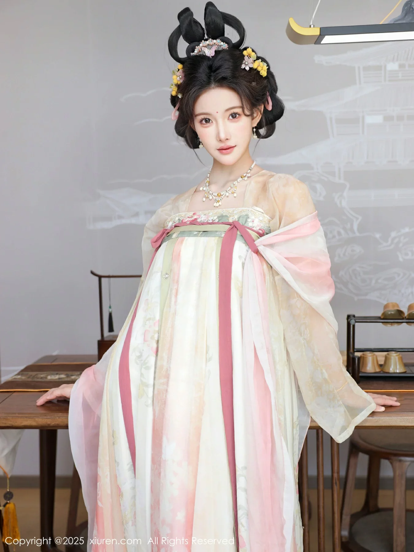 Xgyw.Org_[XiuRen秀人网]No.10645_模特梨霜儿古典主题性感浅色古装服饰秀丰腴身材迷人美腿写真82P
