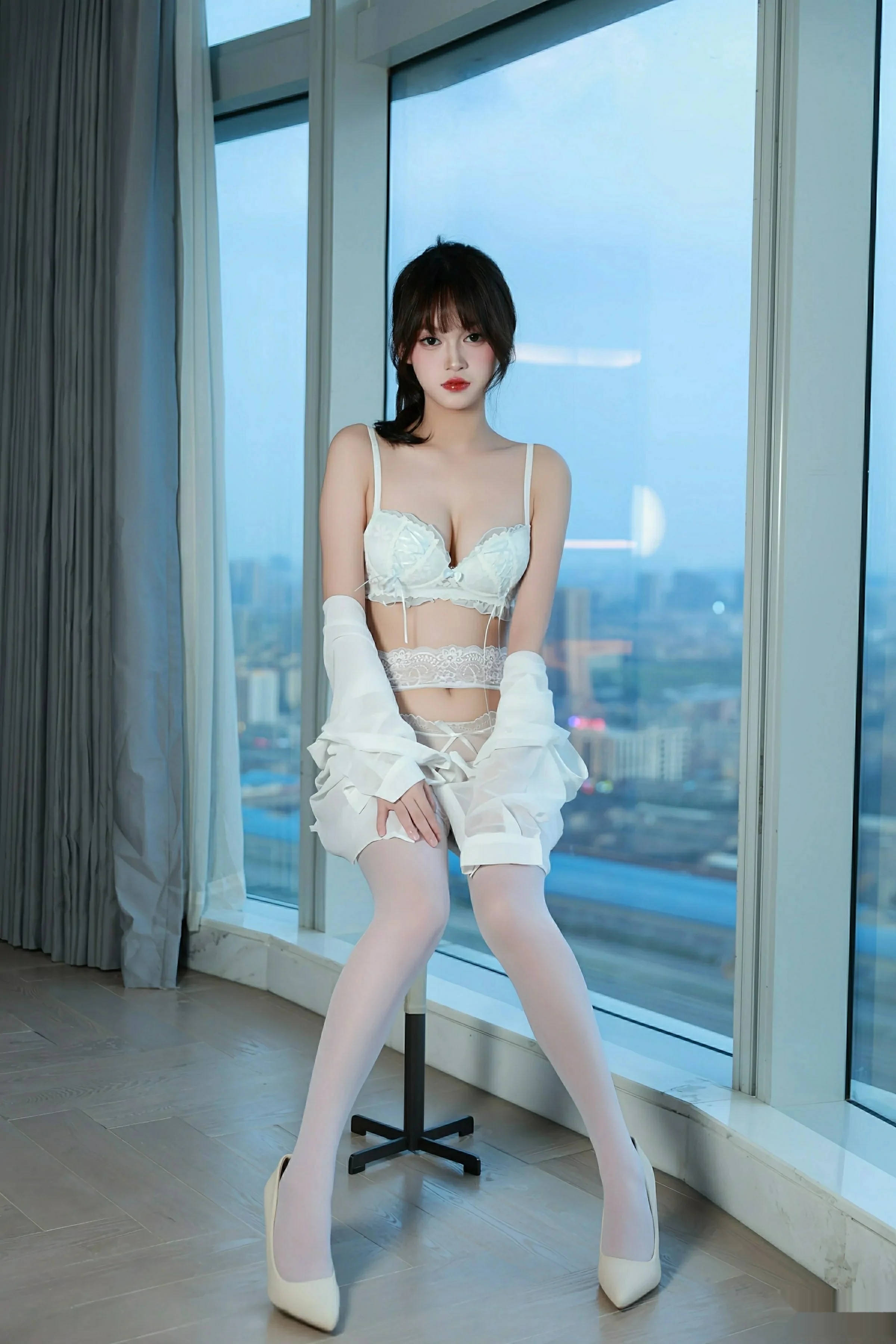 Xgyw.Org_[XiuRen秀人网]No.10642_模特糯咪性感白色衬衫露白色内衣配白丝吊袜秀完美身材诱惑写真80P