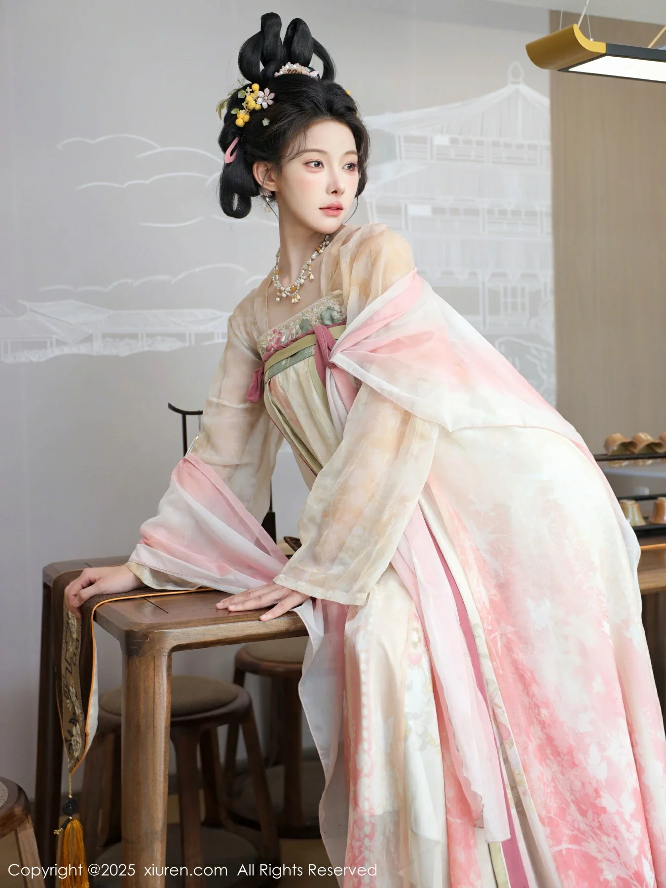 Xgyw.Org_[XiuRen秀人网]No.10645_模特梨霜儿古典主题性感浅色古装服饰秀丰腴身材迷人美腿写真82P