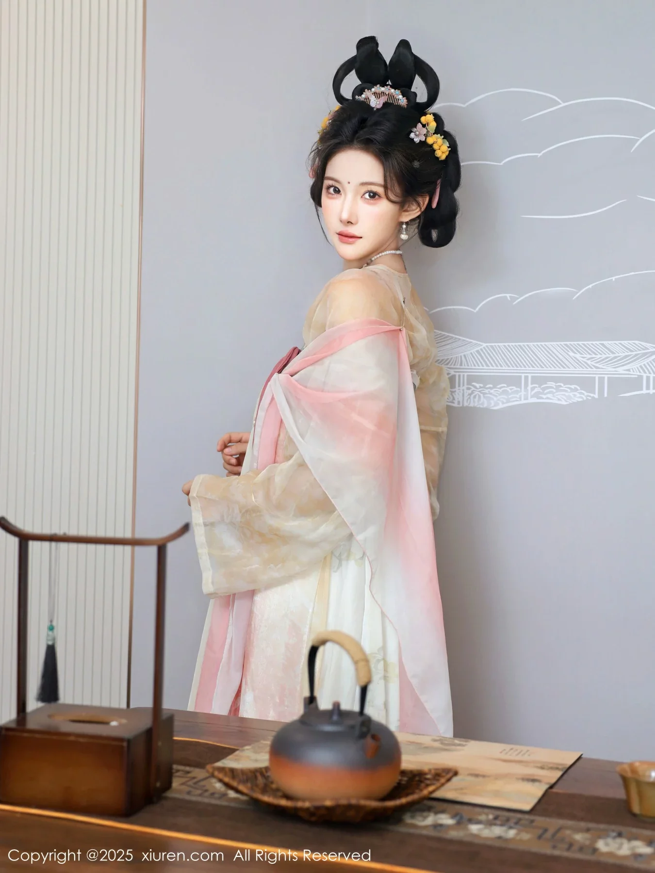 Xgyw.Org_[XiuRen秀人网]No.10645_模特梨霜儿古典主题性感浅色古装服饰秀丰腴身材迷人美腿写真82P