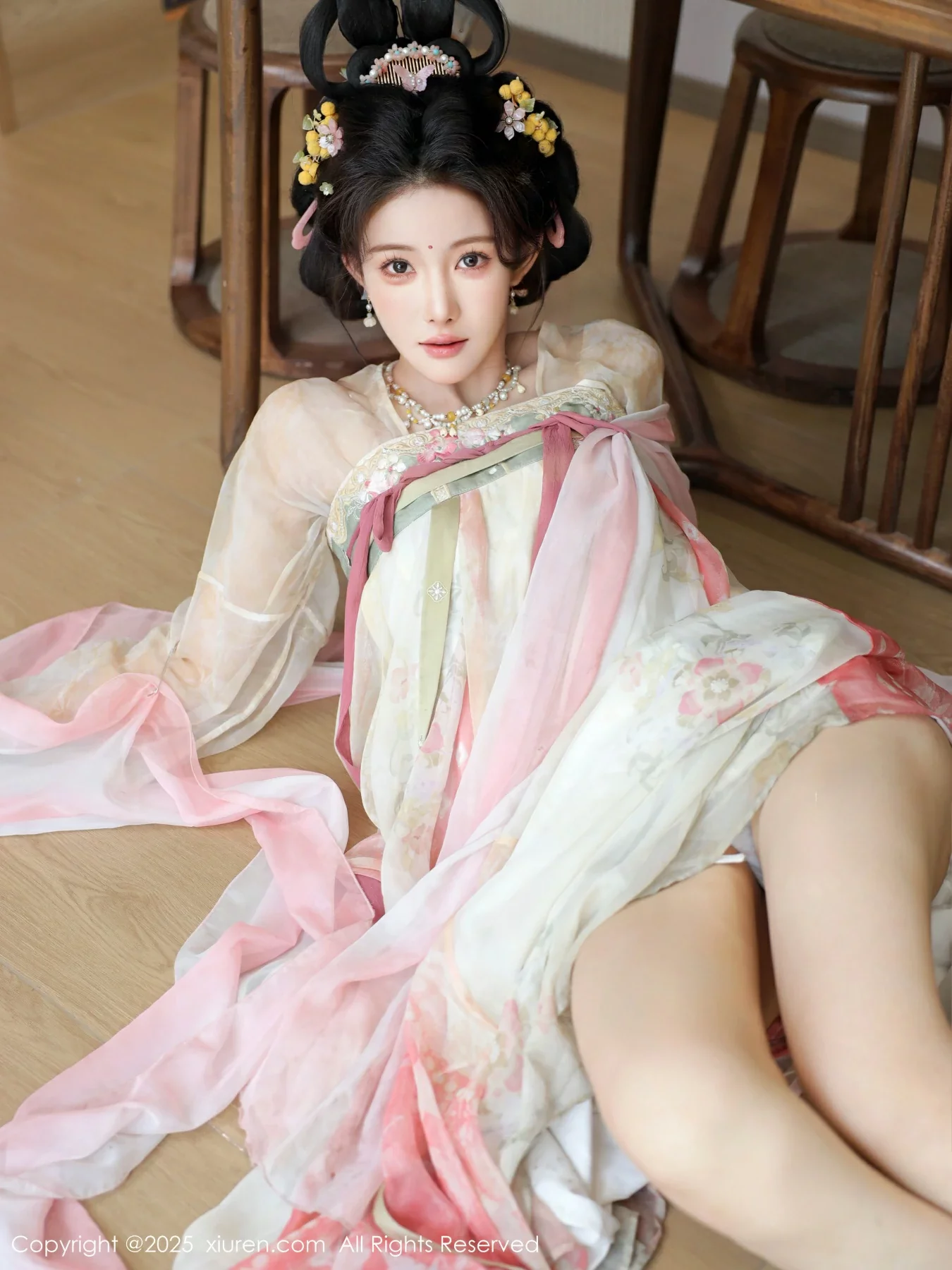 Xgyw.Org_[XiuRen秀人网]No.10645_模特梨霜儿古典主题性感浅色古装服饰秀丰腴身材迷人美腿写真82P