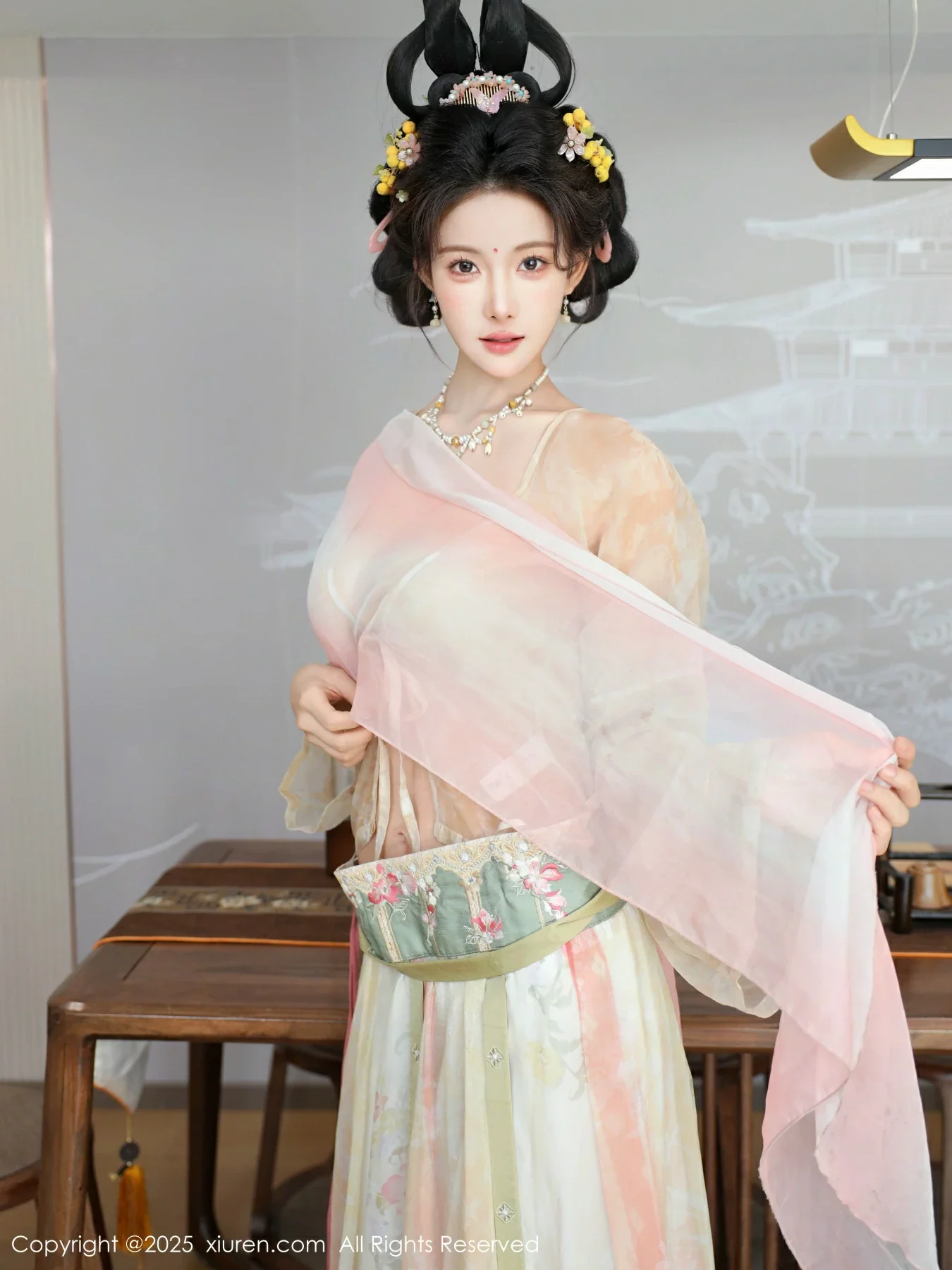 Xgyw.Org_[XiuRen秀人网]No.10645_模特梨霜儿古典主题性感浅色古装服饰秀丰腴身材迷人美腿写真82P