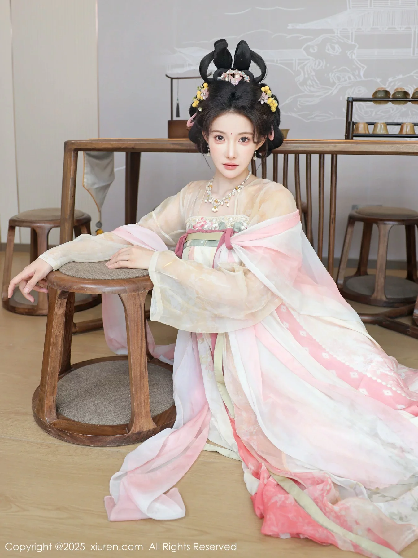 Xgyw.Org_[XiuRen秀人网]No.10645_模特梨霜儿古典主题性感浅色古装服饰秀丰腴身材迷人美腿写真82P