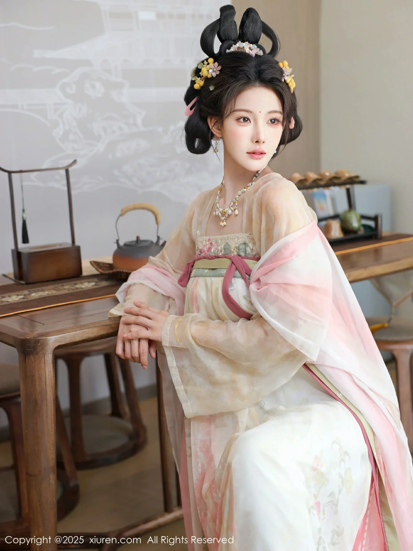 Xgyw.Org_[XiuRen秀人网]No.10645_模特梨霜儿古典主题性感浅色古装服饰秀丰腴身材迷人美腿写真82P