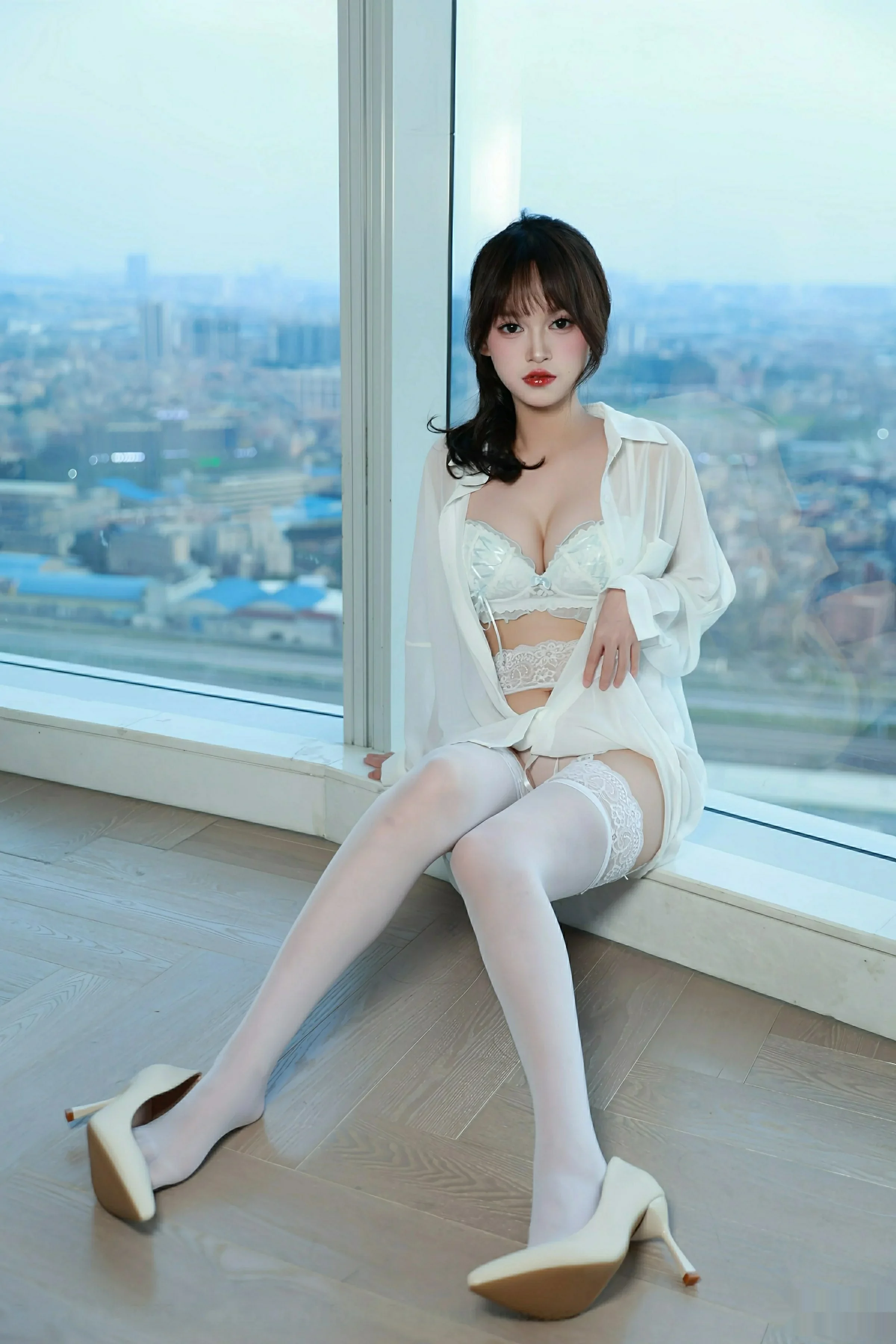 Xgyw.Org_[XiuRen秀人网]No.10642_模特糯咪性感白色衬衫露白色内衣配白丝吊袜秀完美身材诱惑写真80P