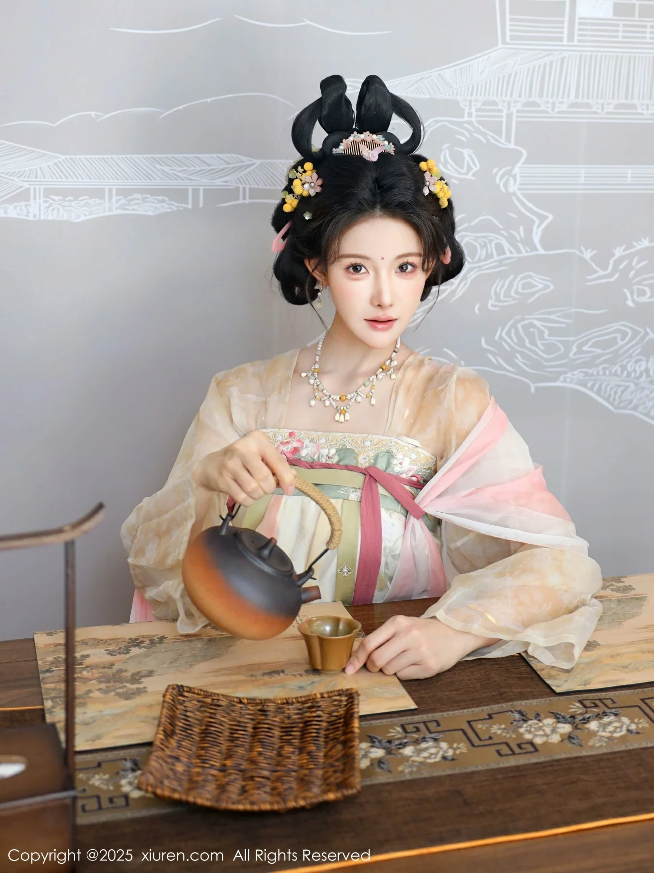 Xgyw.Org_[XiuRen秀人网]No.10645_模特梨霜儿古典主题性感浅色古装服饰秀丰腴身材迷人美腿写真82P