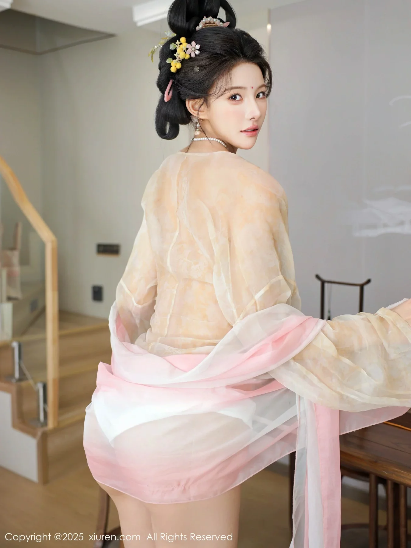 Xgyw.Org_[XiuRen秀人网]No.10645_模特梨霜儿古典主题性感浅色古装服饰秀丰腴身材迷人美腿写真82P