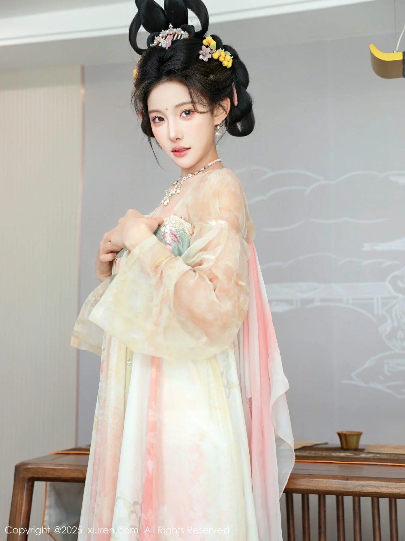 Xgyw.Org_[XiuRen秀人网]No.10645_模特梨霜儿古典主题性感浅色古装服饰秀丰腴身材迷人美腿写真82P