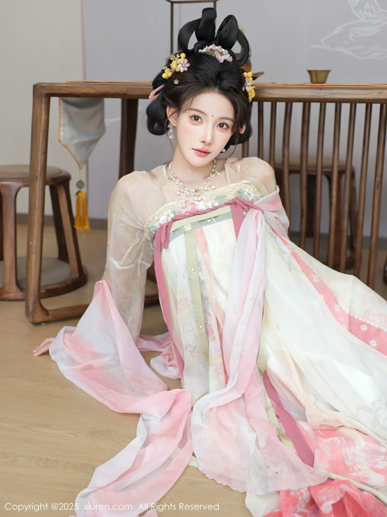 Xgyw.Org_[XiuRen秀人网]No.10645_模特梨霜儿古典主题性感浅色古装服饰秀丰腴身材迷人美腿写真82P