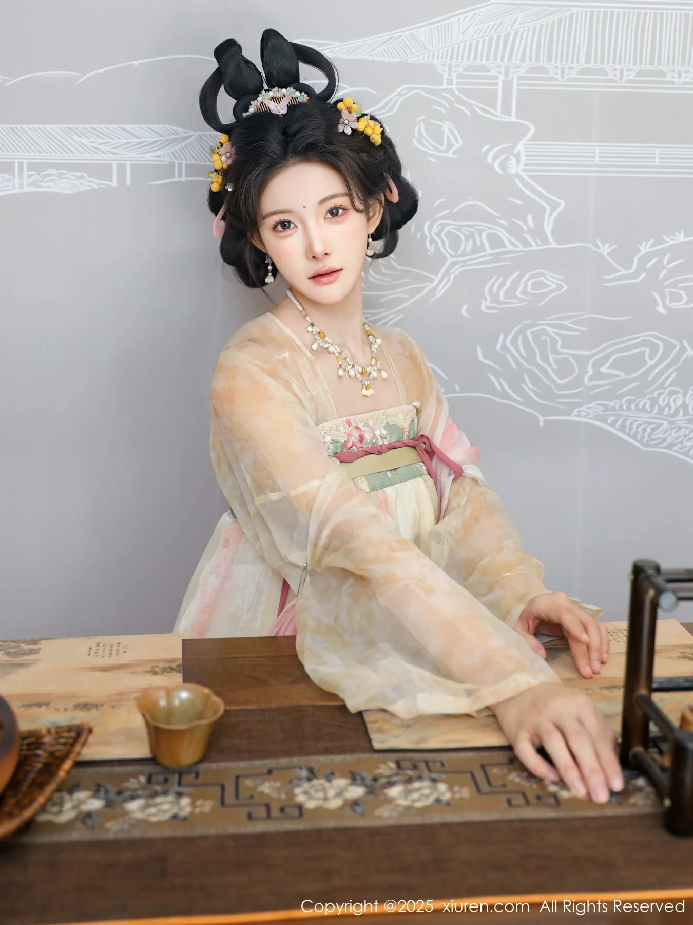 Xgyw.Org_[XiuRen秀人网]No.10645_模特梨霜儿古典主题性感浅色古装服饰秀丰腴身材迷人美腿写真82P