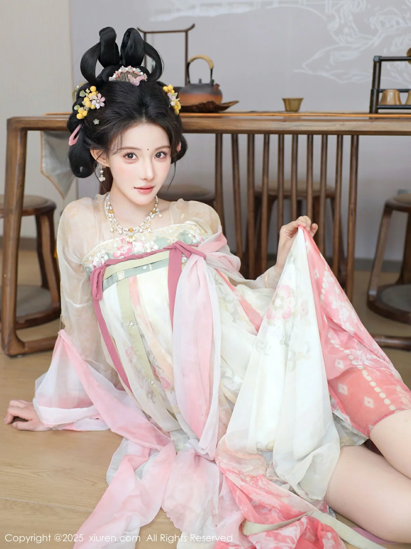 Xgyw.Org_[XiuRen秀人网]No.10645_模特梨霜儿古典主题性感浅色古装服饰秀丰腴身材迷人美腿写真82P