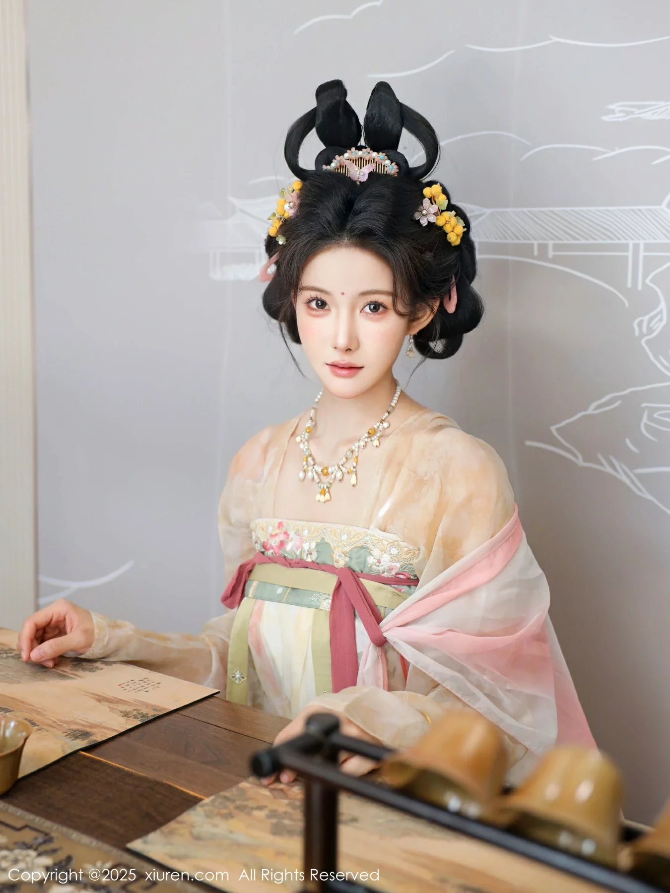 Xgyw.Org_[XiuRen秀人网]No.10645_模特梨霜儿古典主题性感浅色古装服饰秀丰腴身材迷人美腿写真82P