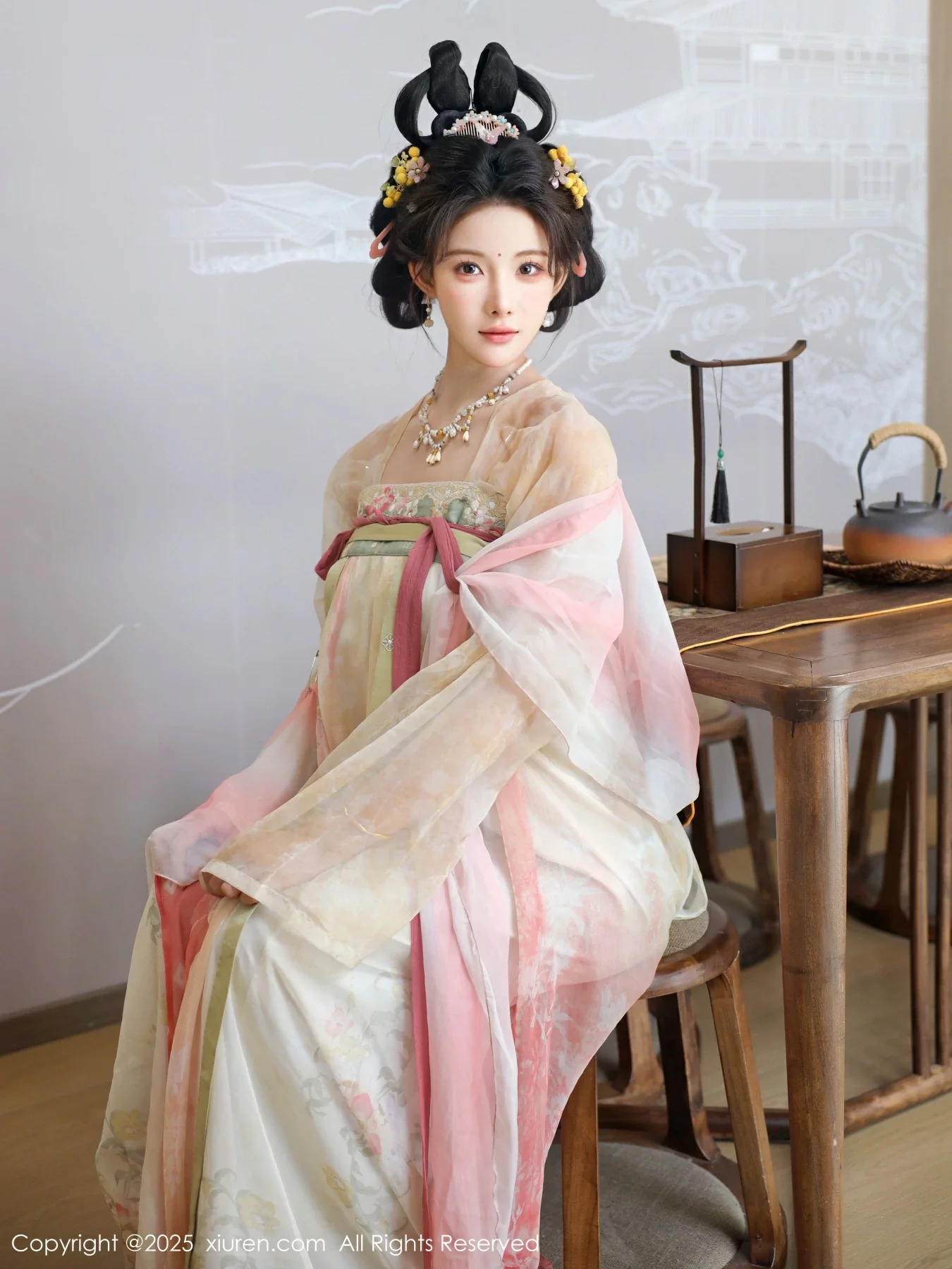 Xgyw.Org_[XiuRen秀人网]No.10645_模特梨霜儿古典主题性感浅色古装服饰秀丰腴身材迷人美腿写真82P
