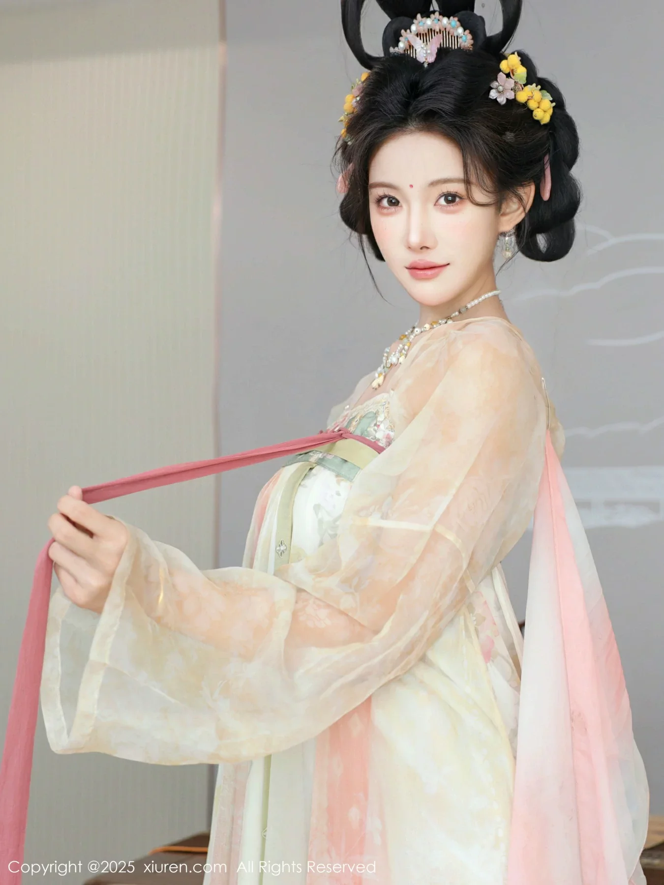 Xgyw.Org_[XiuRen秀人网]No.10645_模特梨霜儿古典主题性感浅色古装服饰秀丰腴身材迷人美腿写真82P
