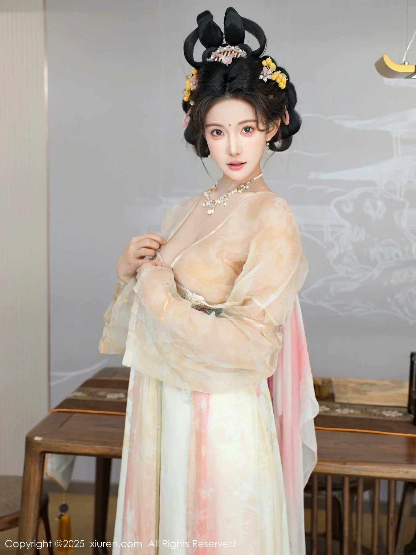Xgyw.Org_[XiuRen秀人网]No.10645_模特梨霜儿古典主题性感浅色古装服饰秀丰腴身材迷人美腿写真82P