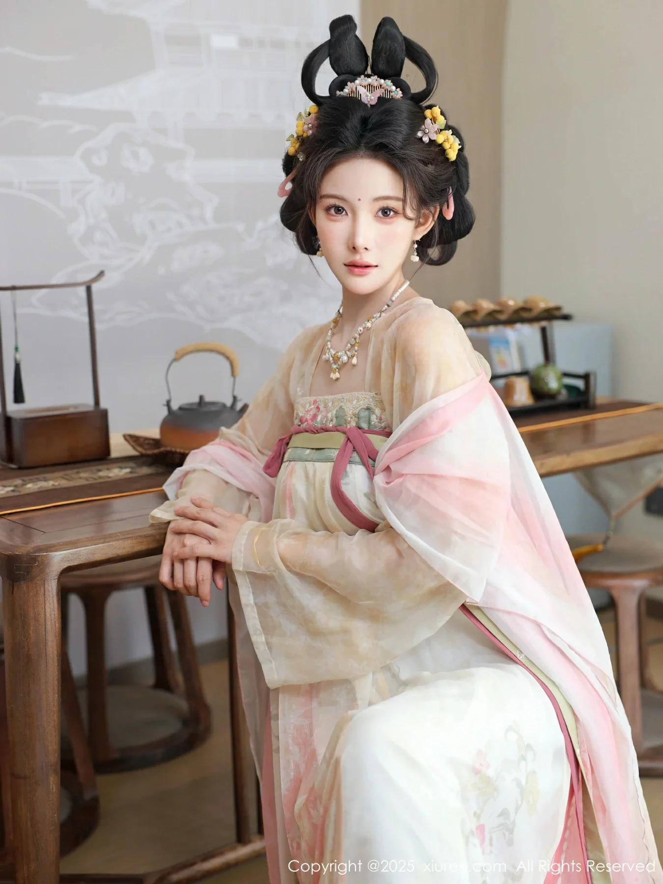 Xgyw.Org_[XiuRen秀人网]No.10645_模特梨霜儿古典主题性感浅色古装服饰秀丰腴身材迷人美腿写真82P