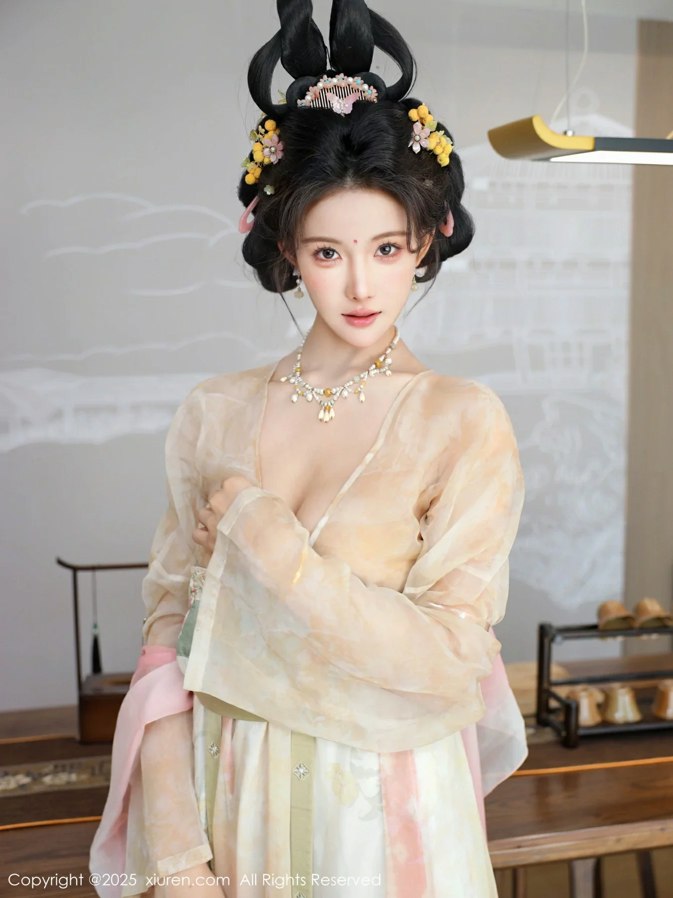 Xgyw.Org_[XiuRen秀人网]No.10645_模特梨霜儿古典主题性感浅色古装服饰秀丰腴身材迷人美腿写真82P