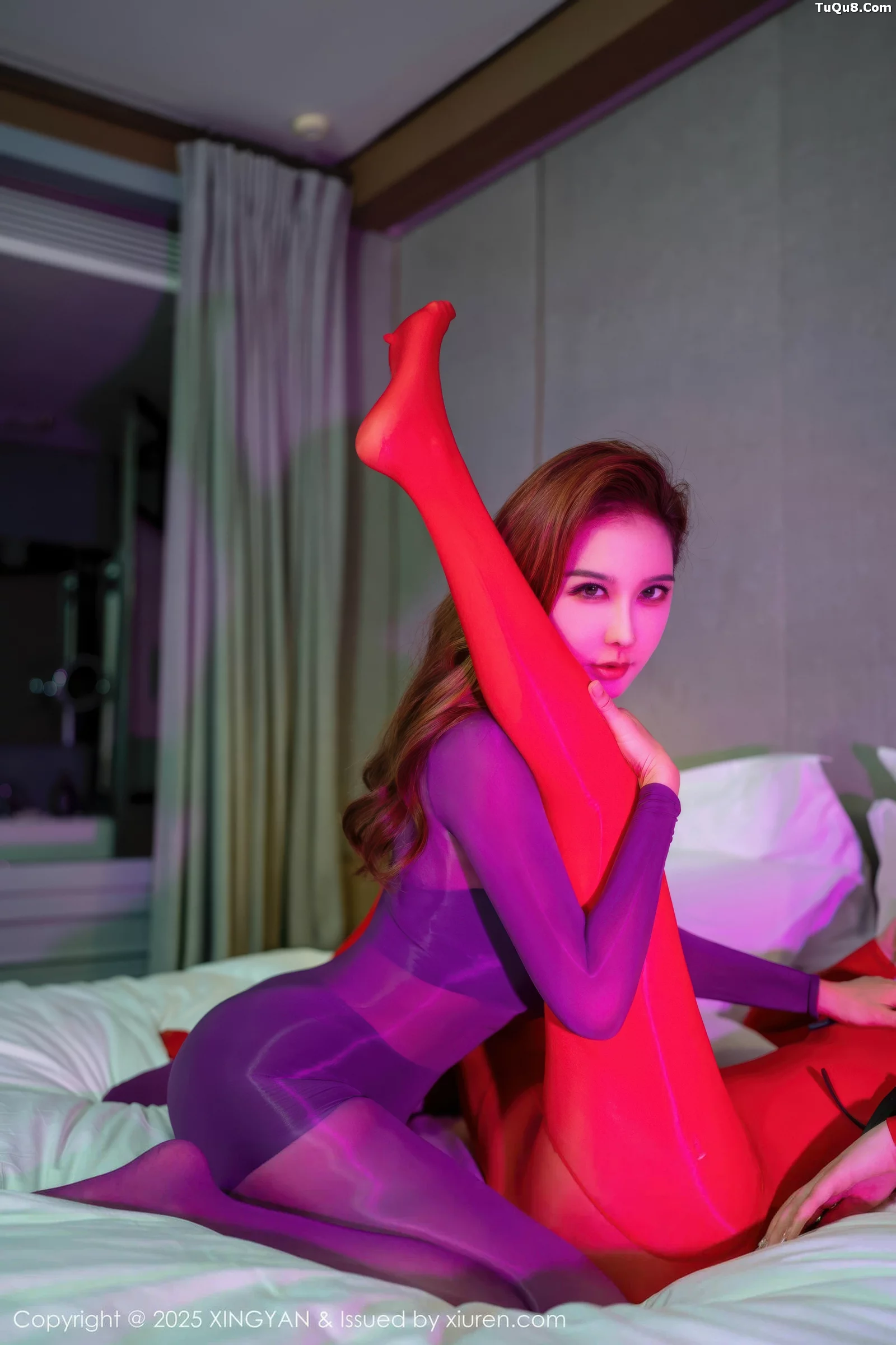 Xgyw.Org_[XINGYAN星颜社]VOL.395_模特李丽莎性感姐妹花红色薄透连体丝袜秀丰腴身姿诱惑写真65P