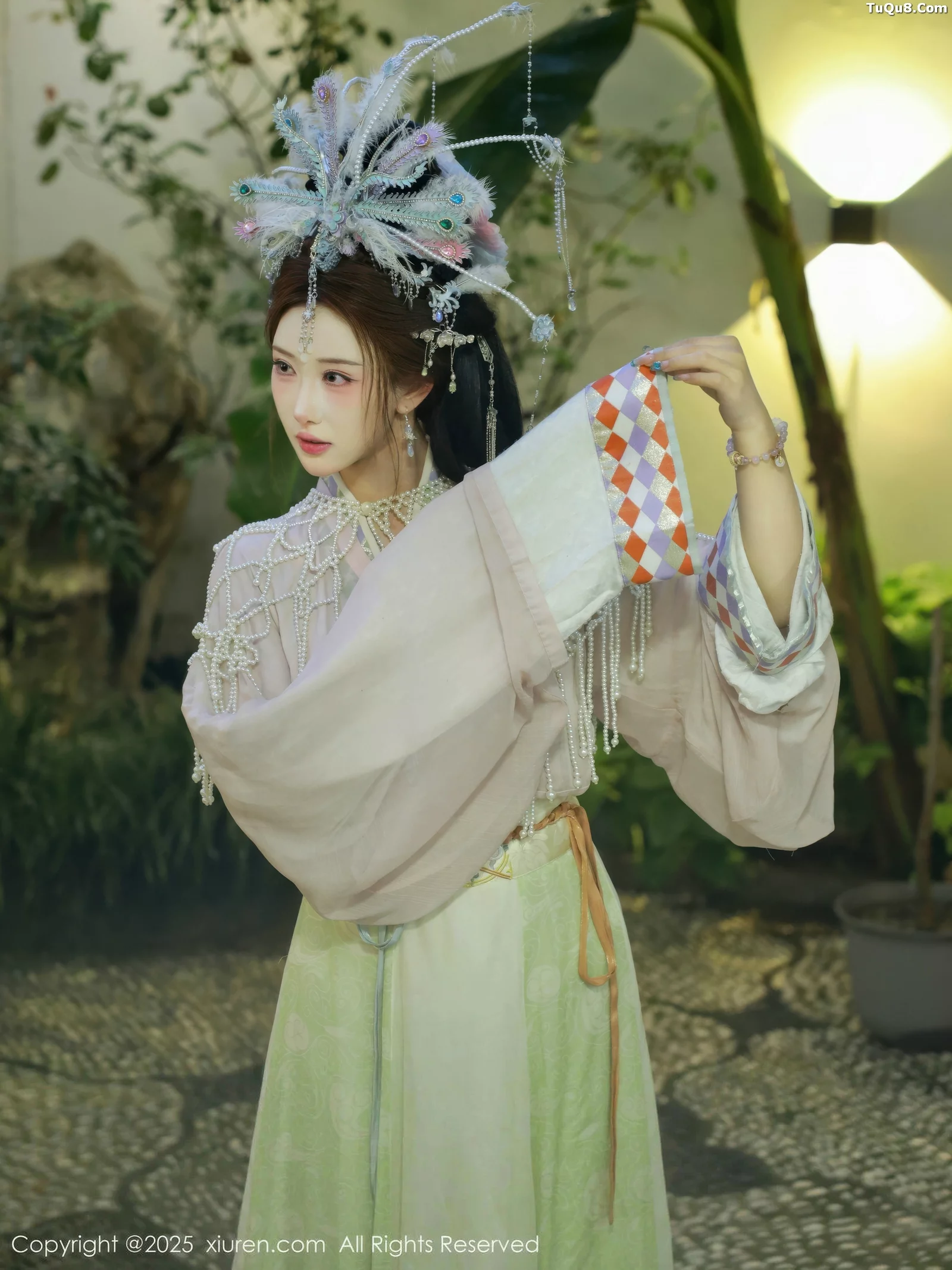 Xgyw.Org_[XiuRen秀人网]No.10736_模特金允希Yuki性感浅色古装薄纱服饰秀丰腴身材迷人诱惑写真80P