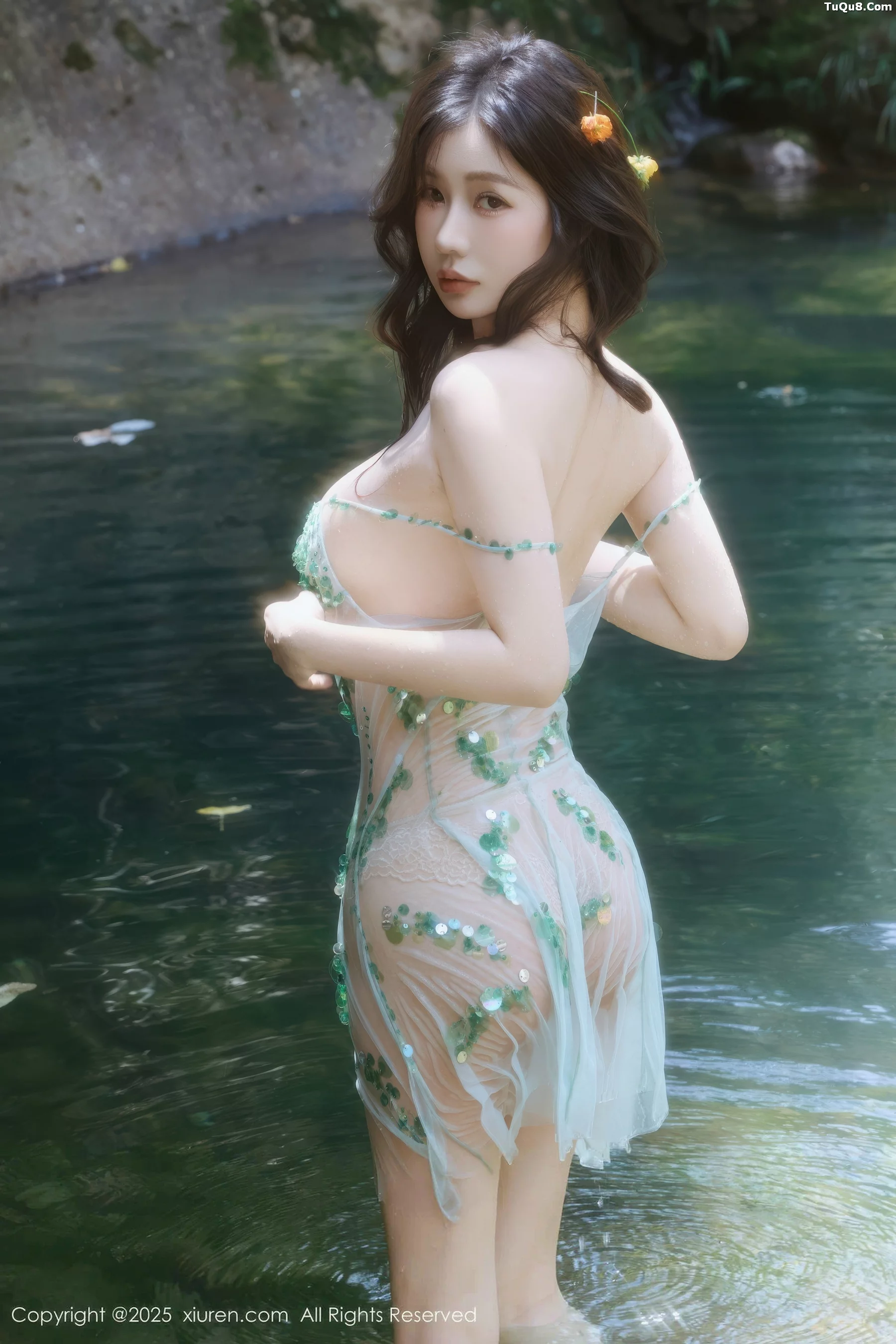 Xgyw.Org_[XiuRen秀人网]No.10756_模特尹甜甜户外小溪性感薄纱亮片裙湿身秀丰腴身材惹火诱惑写真60P