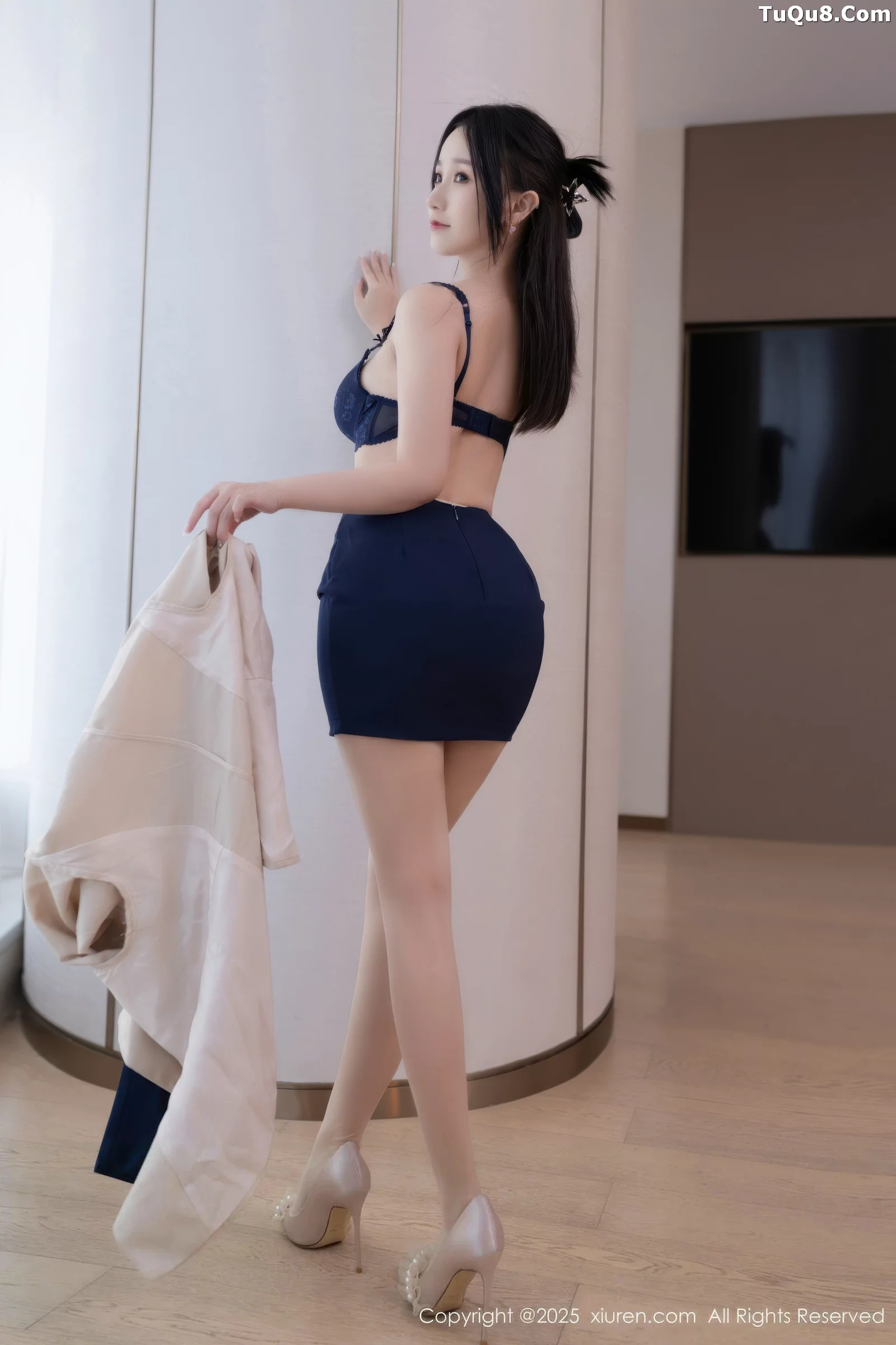 Xgyw.Org_[XiuRen秀人网]No.10697_模特杏子Yada性感OL服饰配超薄肉丝秀曼妙身姿撩人诱惑写真83P