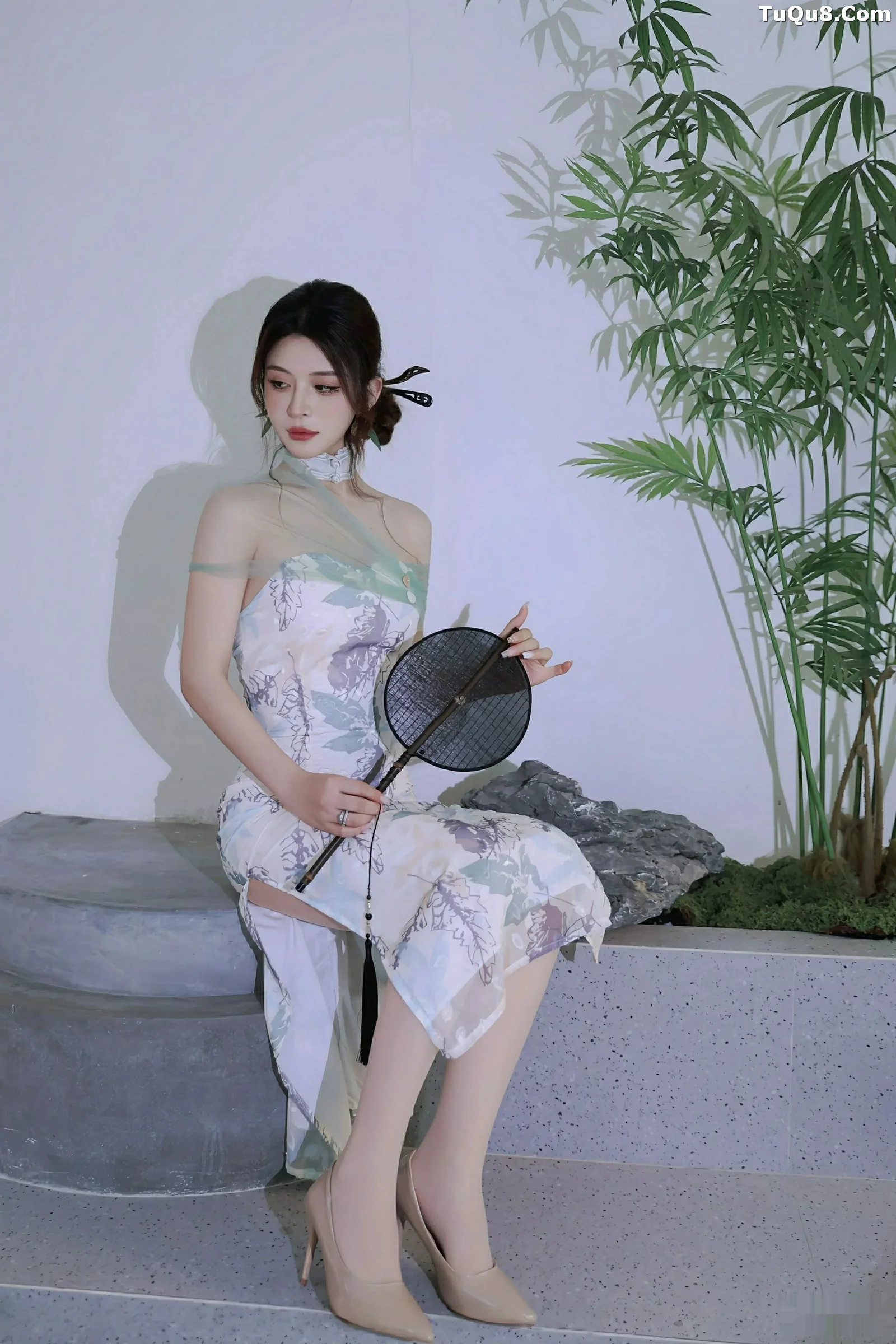 Xgyw.Org_[XiuRen秀人网]No.10694_模特阿依莎性感浅色古风服饰配超薄肉色秀高挑曼妙身材诱惑写真82P
