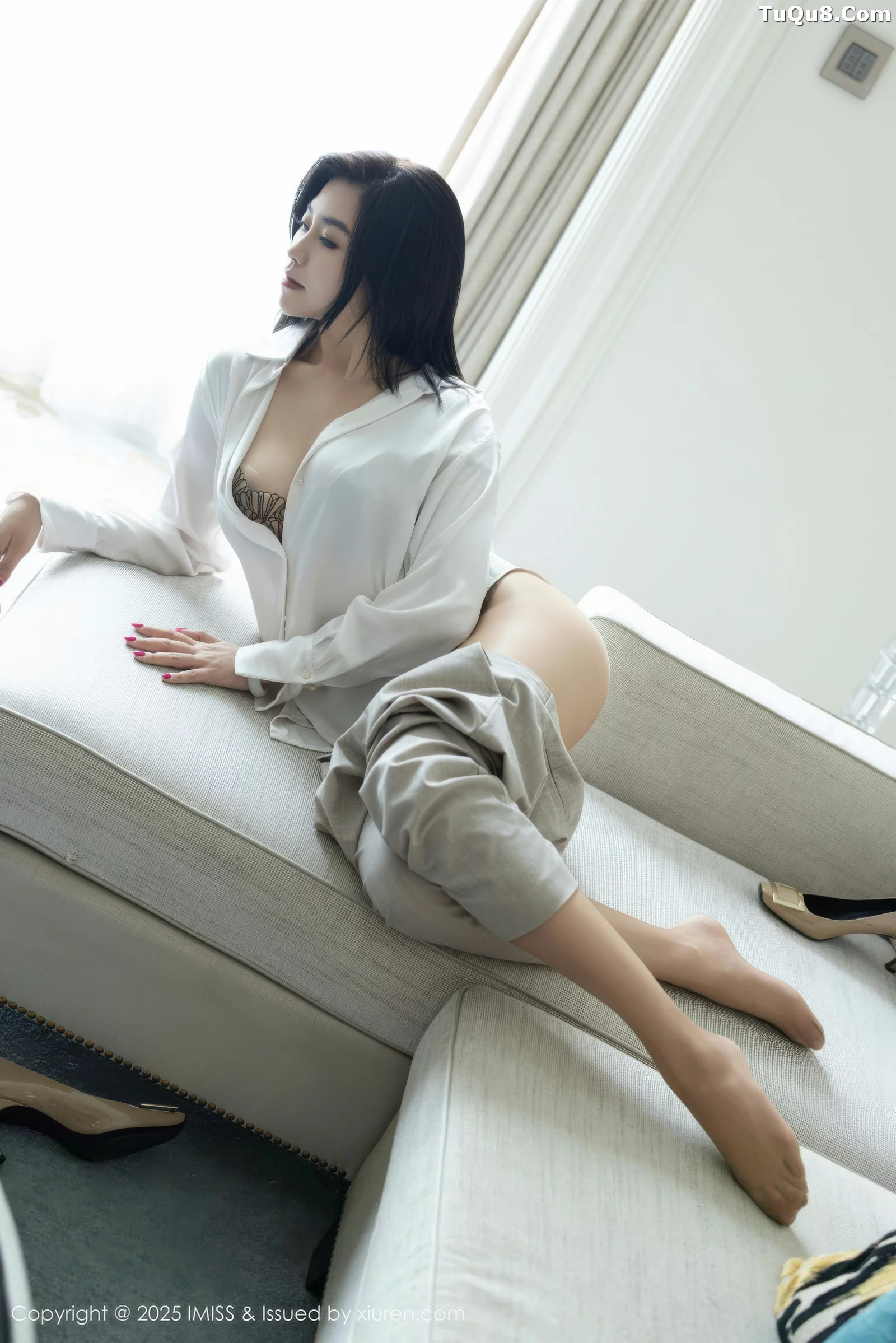 Xgyw.Org_[IMISS爱蜜社]Vol.800_女神许诺Sabrina性感白色OL服饰配超薄肉丝秀完美身材诱惑写真86P