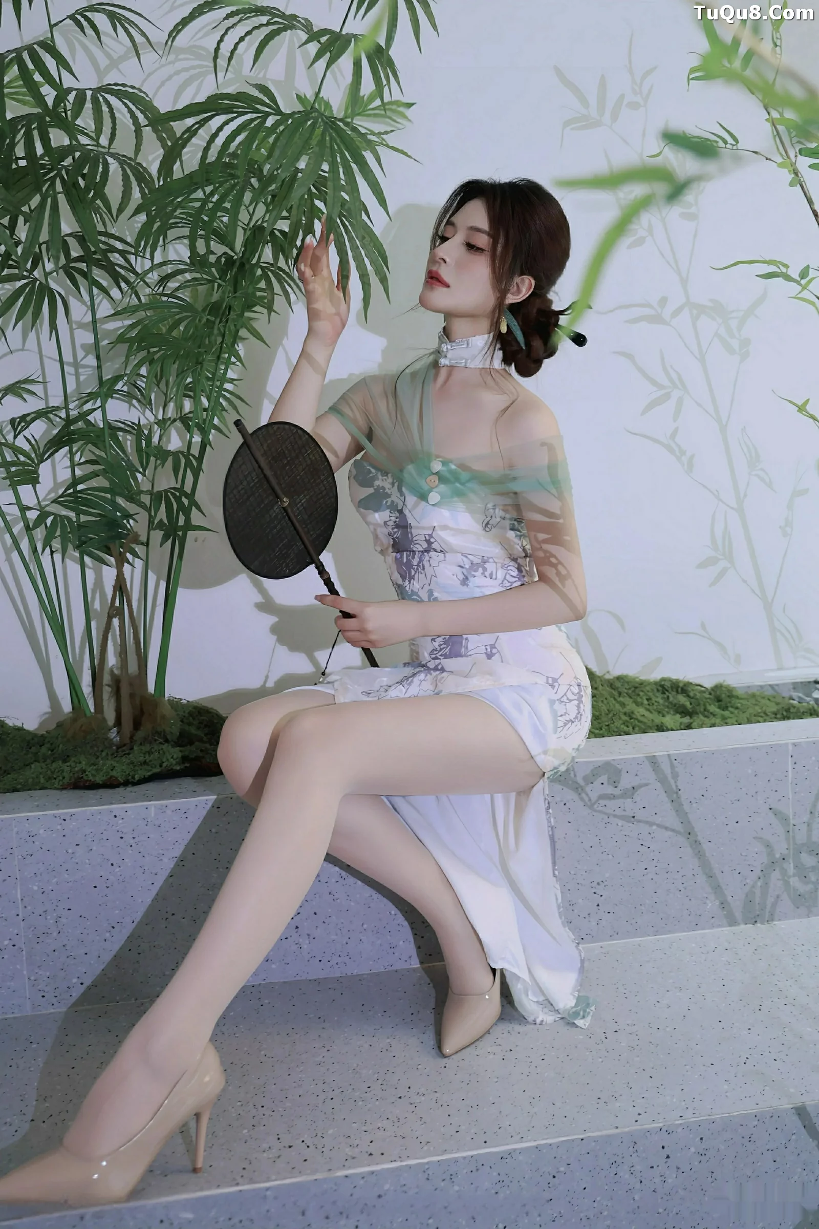Xgyw.Org_[XiuRen秀人网]No.10694_模特阿依莎性感浅色古风服饰配超薄肉色秀高挑曼妙身材诱惑写真82P