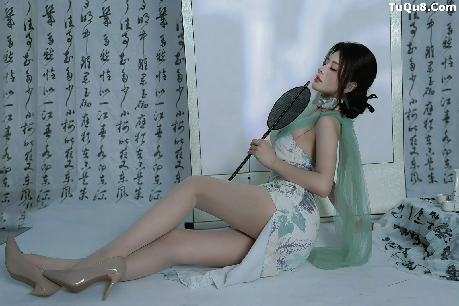 Xgyw.Org_[XiuRen秀人网]No.10694_模特阿依莎性感浅色古风服饰配超薄肉色秀高挑曼妙身材诱惑写真82P