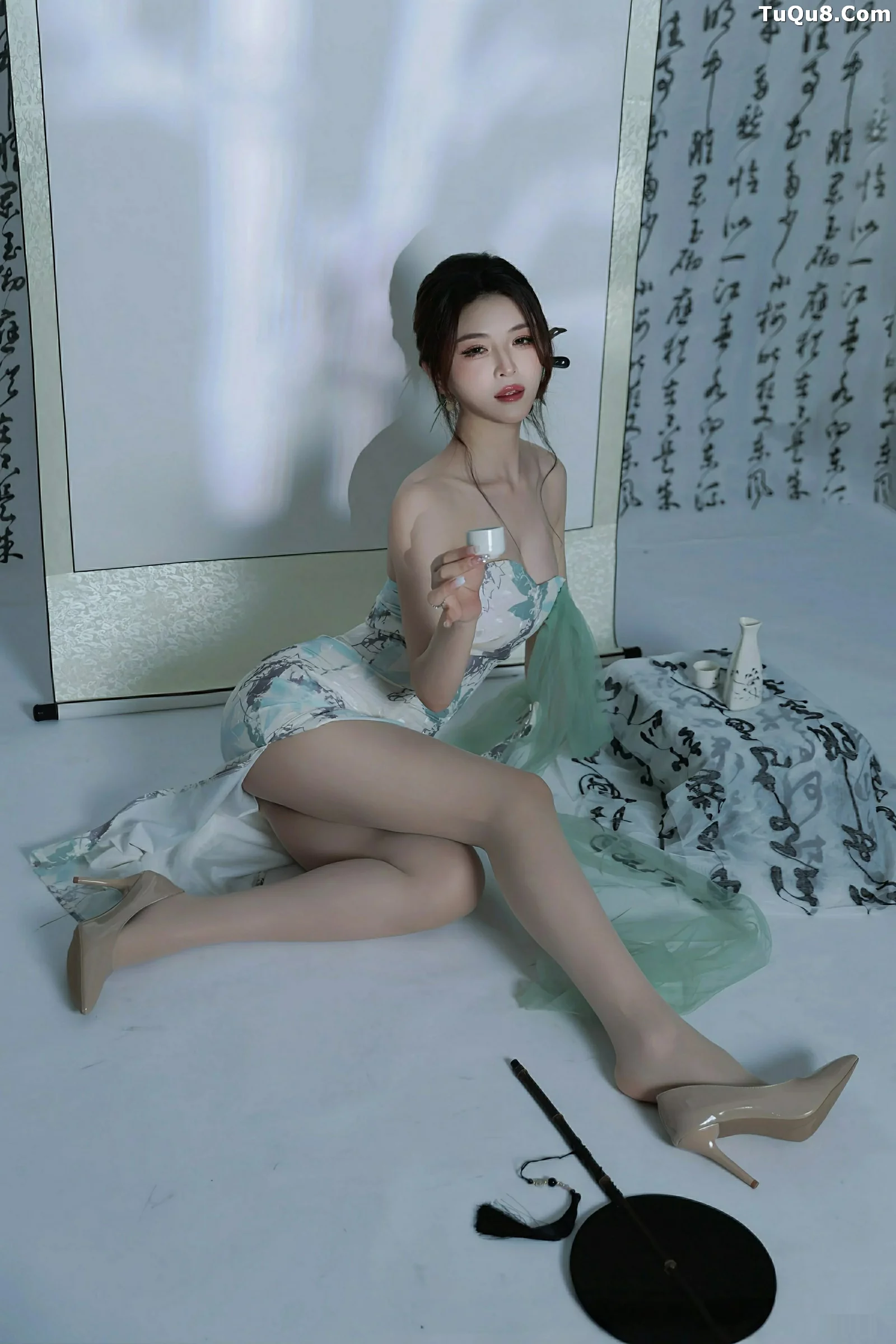 Xgyw.Org_[XiuRen秀人网]No.10694_模特阿依莎性感浅色古风服饰配超薄肉色秀高挑曼妙身材诱惑写真82P