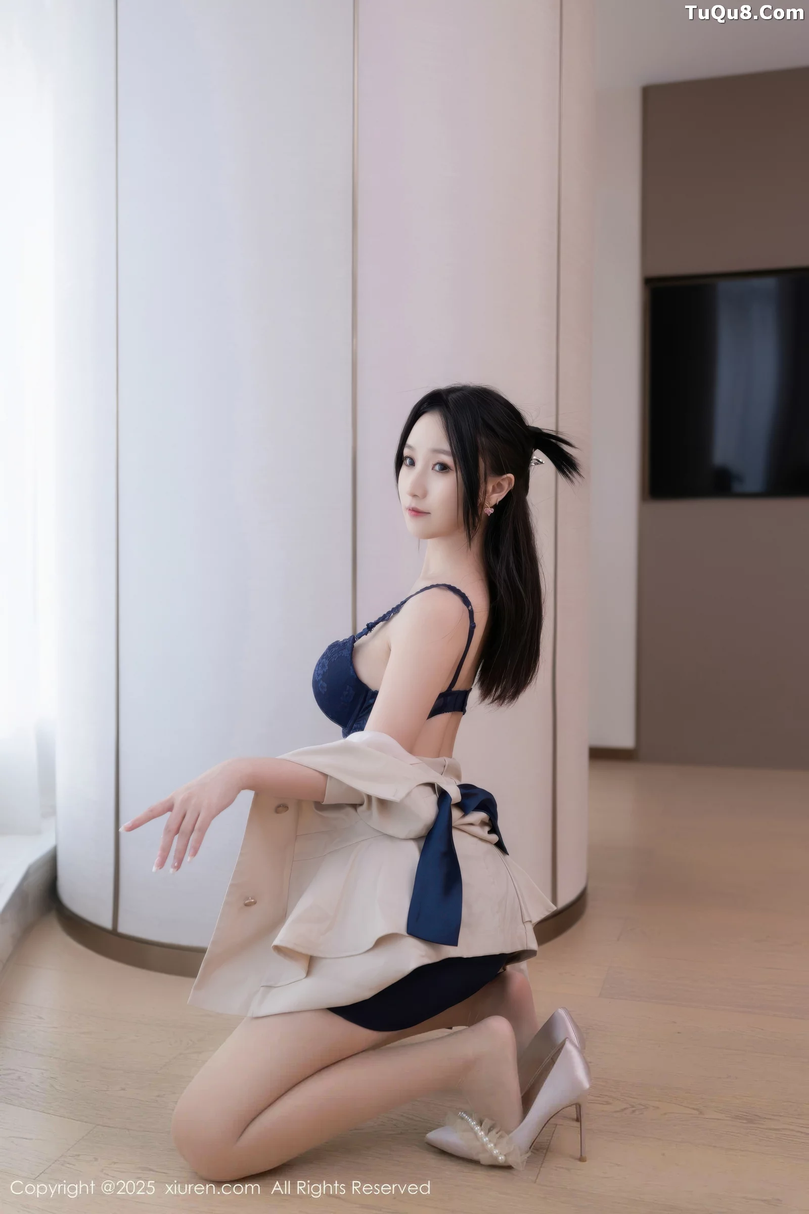 Xgyw.Org_[XiuRen秀人网]No.10697_模特杏子Yada性感OL服饰配超薄肉丝秀曼妙身姿撩人诱惑写真83P