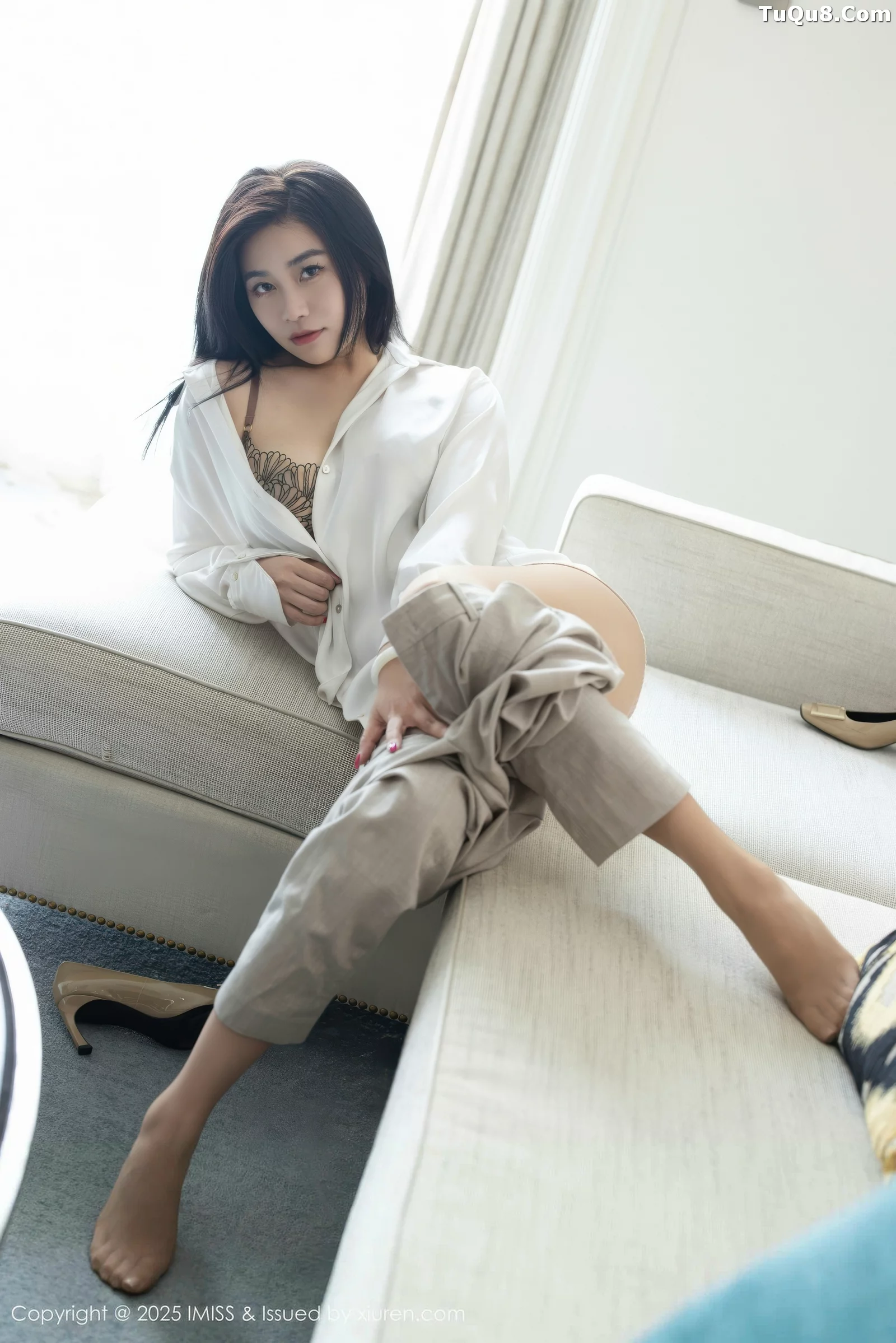 Xgyw.Org_[IMISS爱蜜社]Vol.800_女神许诺Sabrina性感白色OL服饰配超薄肉丝秀完美身材诱惑写真86P