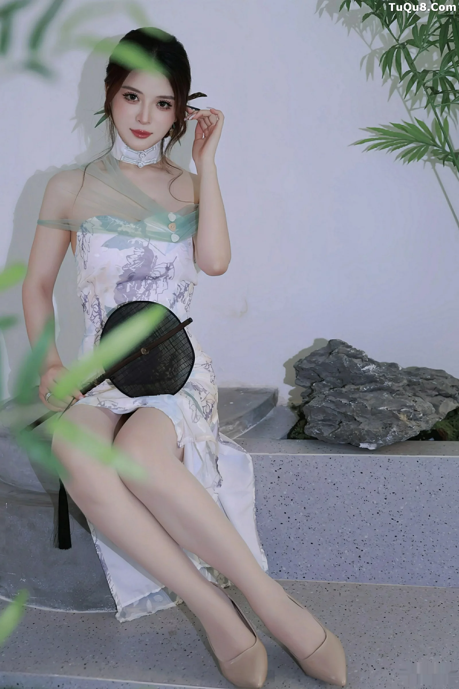 Xgyw.Org_[XiuRen秀人网]No.10694_模特阿依莎性感浅色古风服饰配超薄肉色秀高挑曼妙身材诱惑写真82P