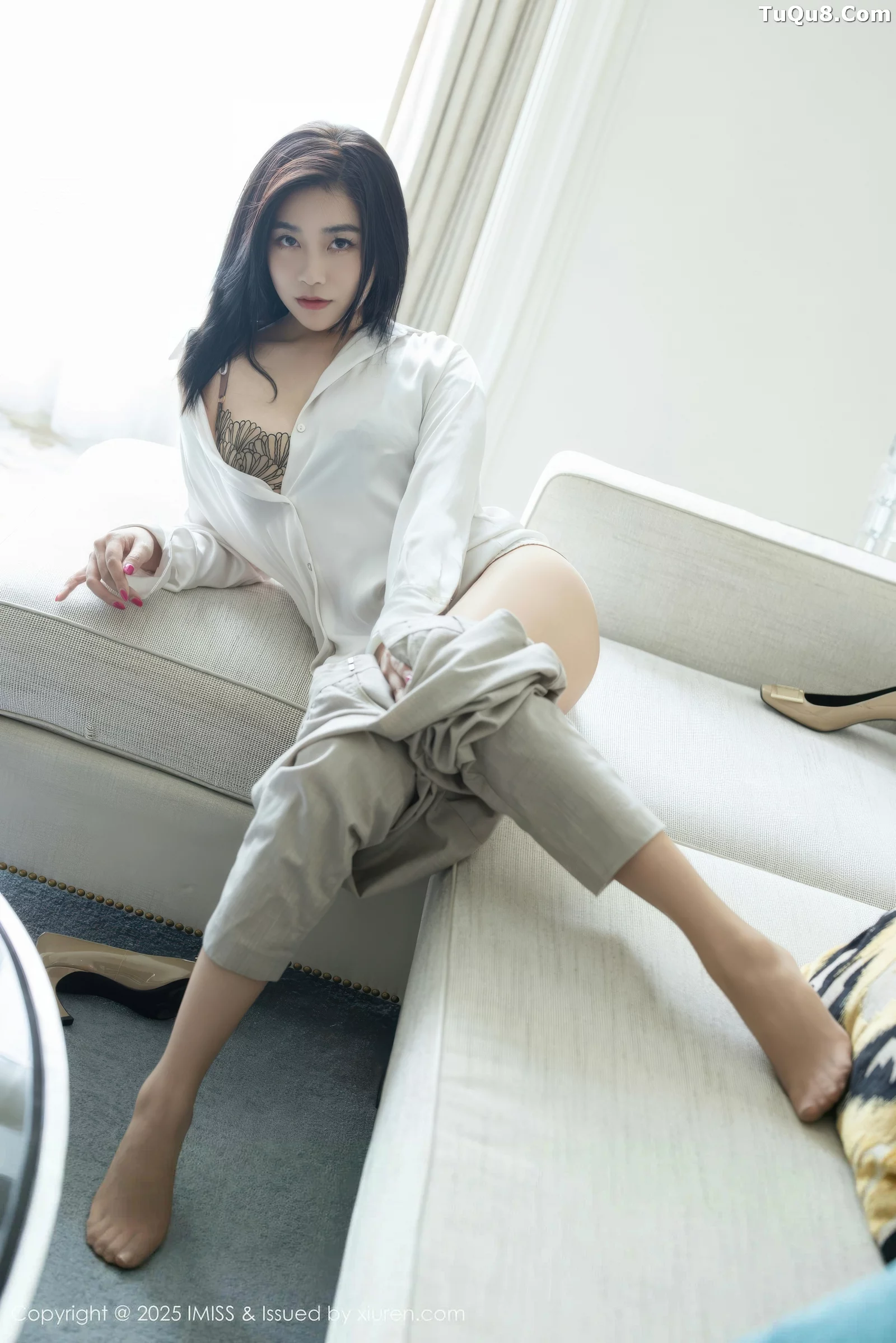 Xgyw.Org_[IMISS爱蜜社]Vol.800_女神许诺Sabrina性感白色OL服饰配超薄肉丝秀完美身材诱惑写真86P