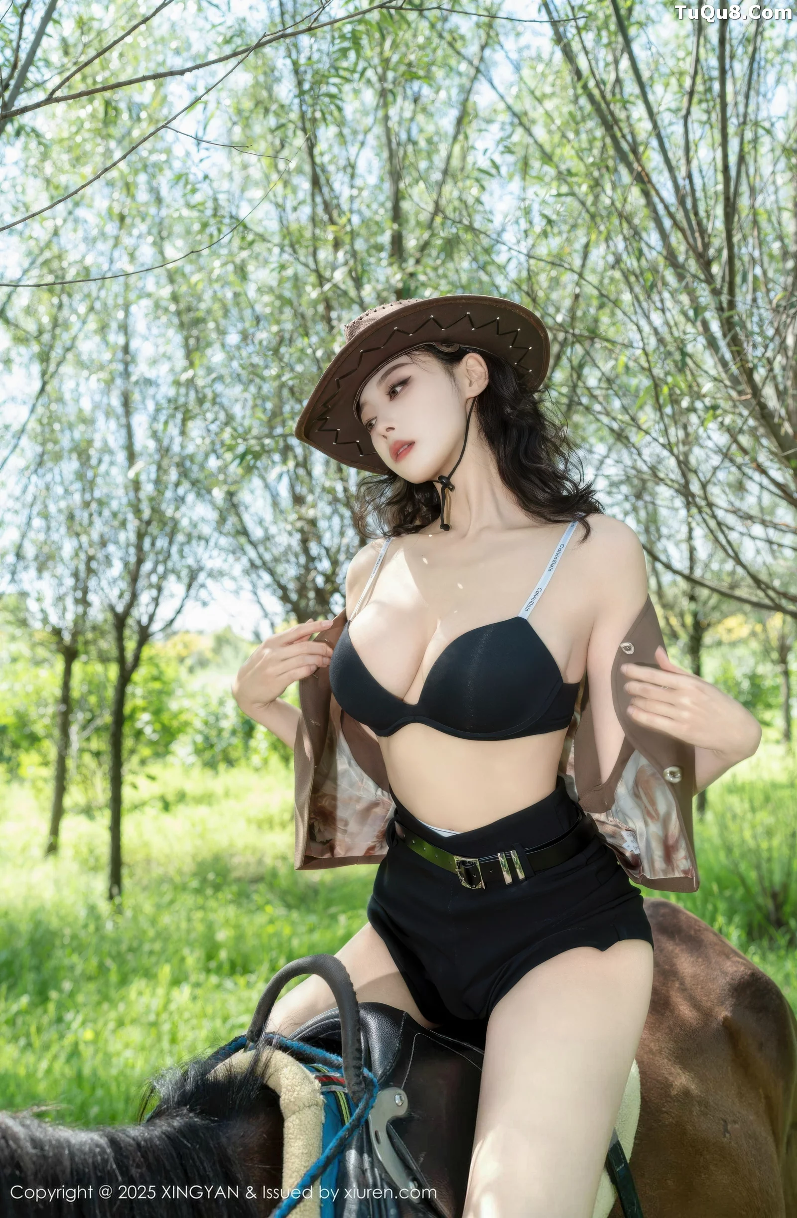 Xgyw.Org_[XINGYAN星颜社]VOL.391_模特清妙户外性感蓝色衬衫配黑色短裤秀曼妙身姿诱惑写真76P