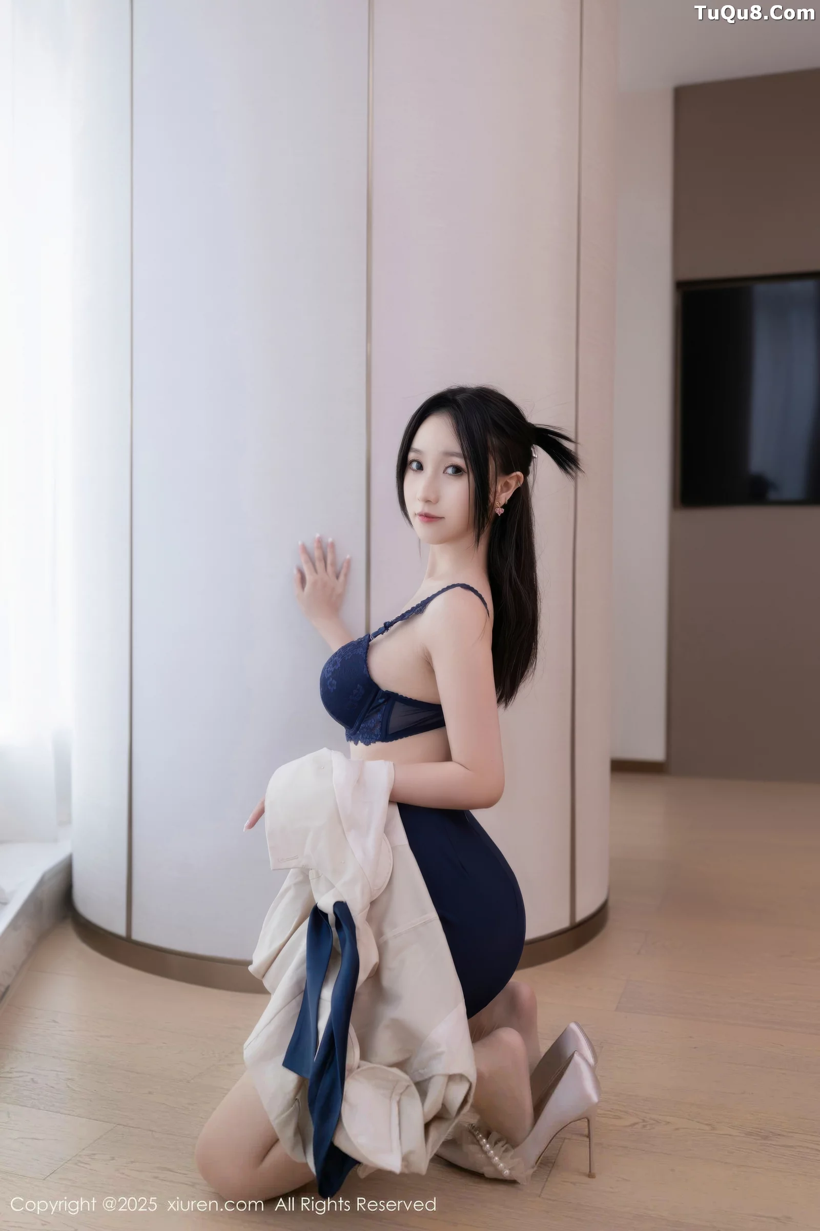 Xgyw.Org_[XiuRen秀人网]No.10697_模特杏子Yada性感OL服饰配超薄肉丝秀曼妙身姿撩人诱惑写真83P