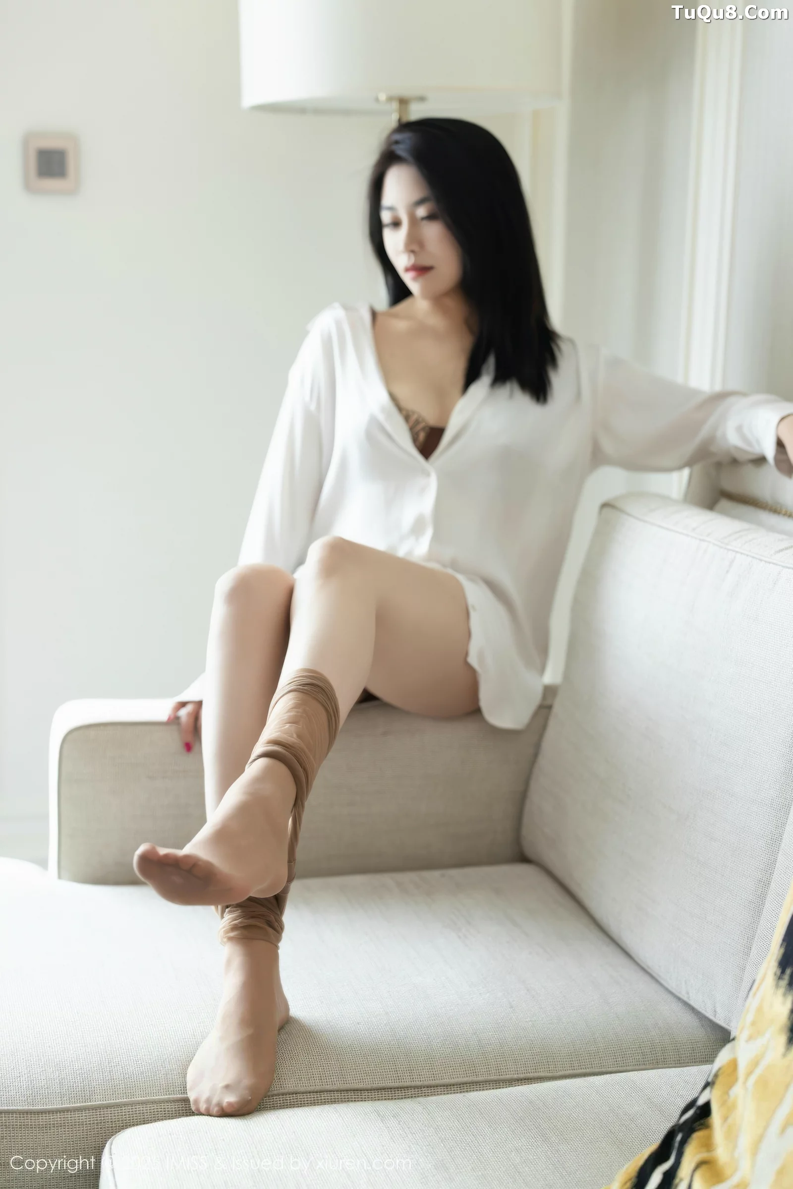 Xgyw.Org_[IMISS爱蜜社]Vol.800_女神许诺Sabrina性感白色OL服饰配超薄肉丝秀完美身材诱惑写真86P