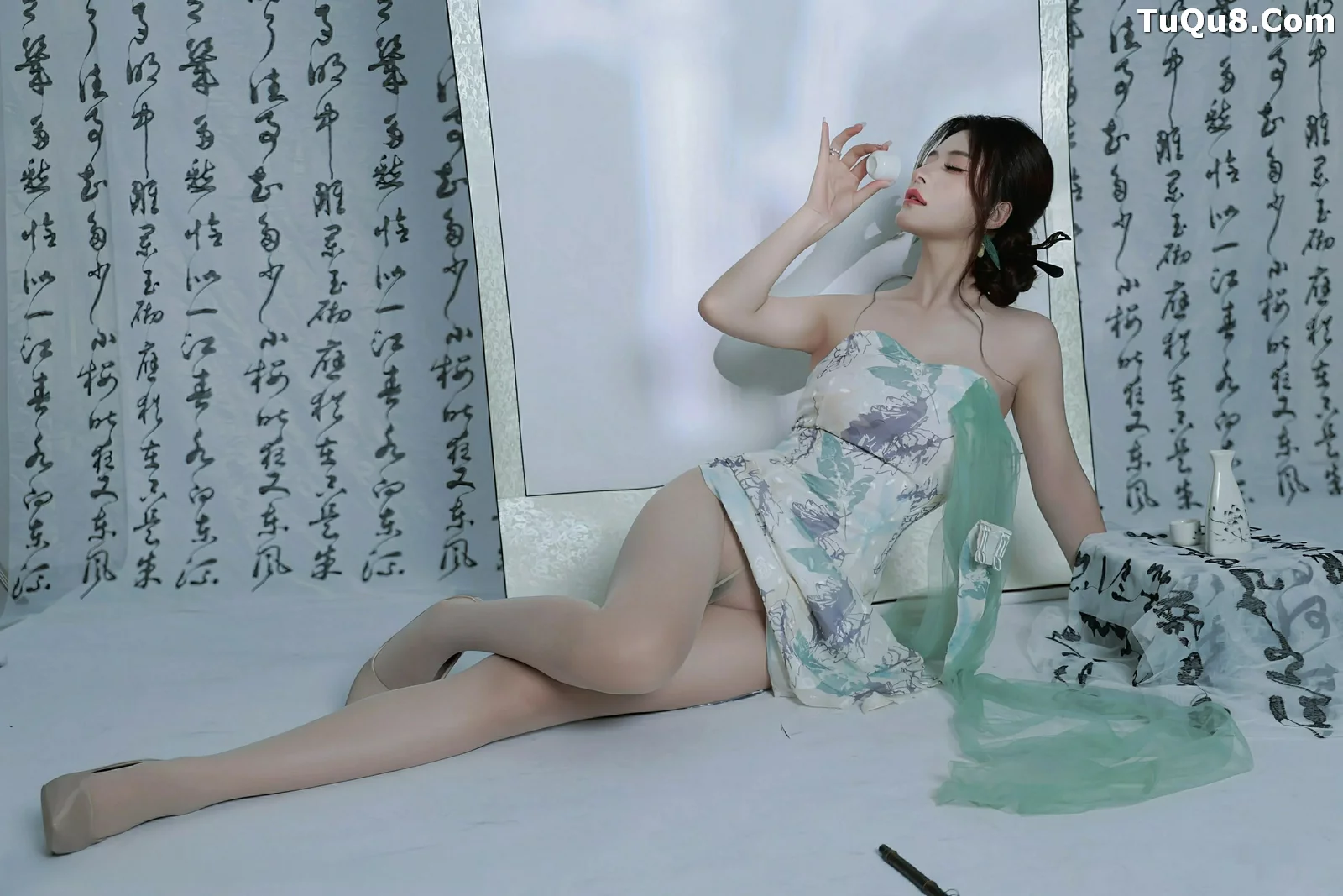 Xgyw.Org_[XiuRen秀人网]No.10694_模特阿依莎性感浅色古风服饰配超薄肉色秀高挑曼妙身材诱惑写真82P