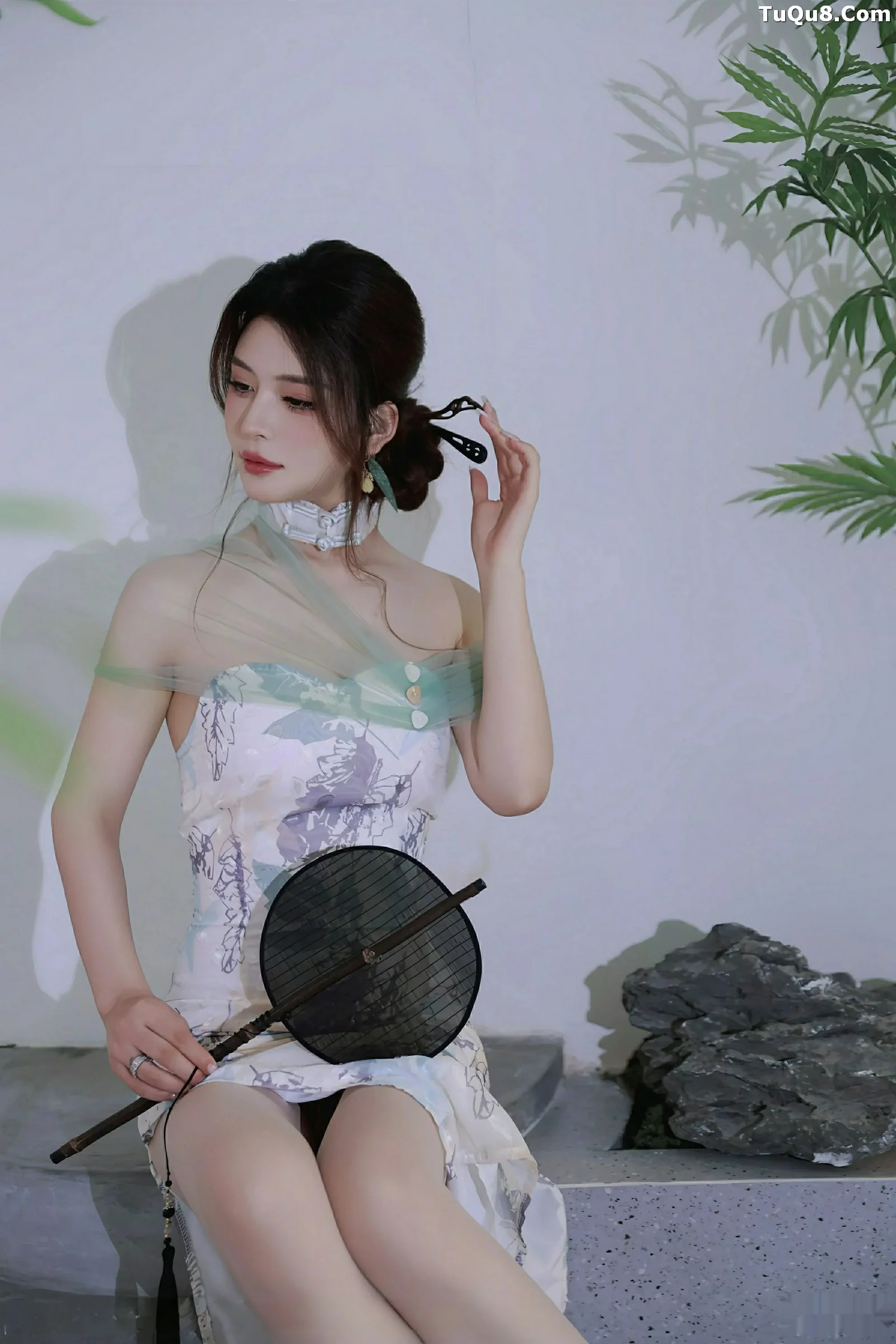 Xgyw.Org_[XiuRen秀人网]No.10694_模特阿依莎性感浅色古风服饰配超薄肉色秀高挑曼妙身材诱惑写真82P