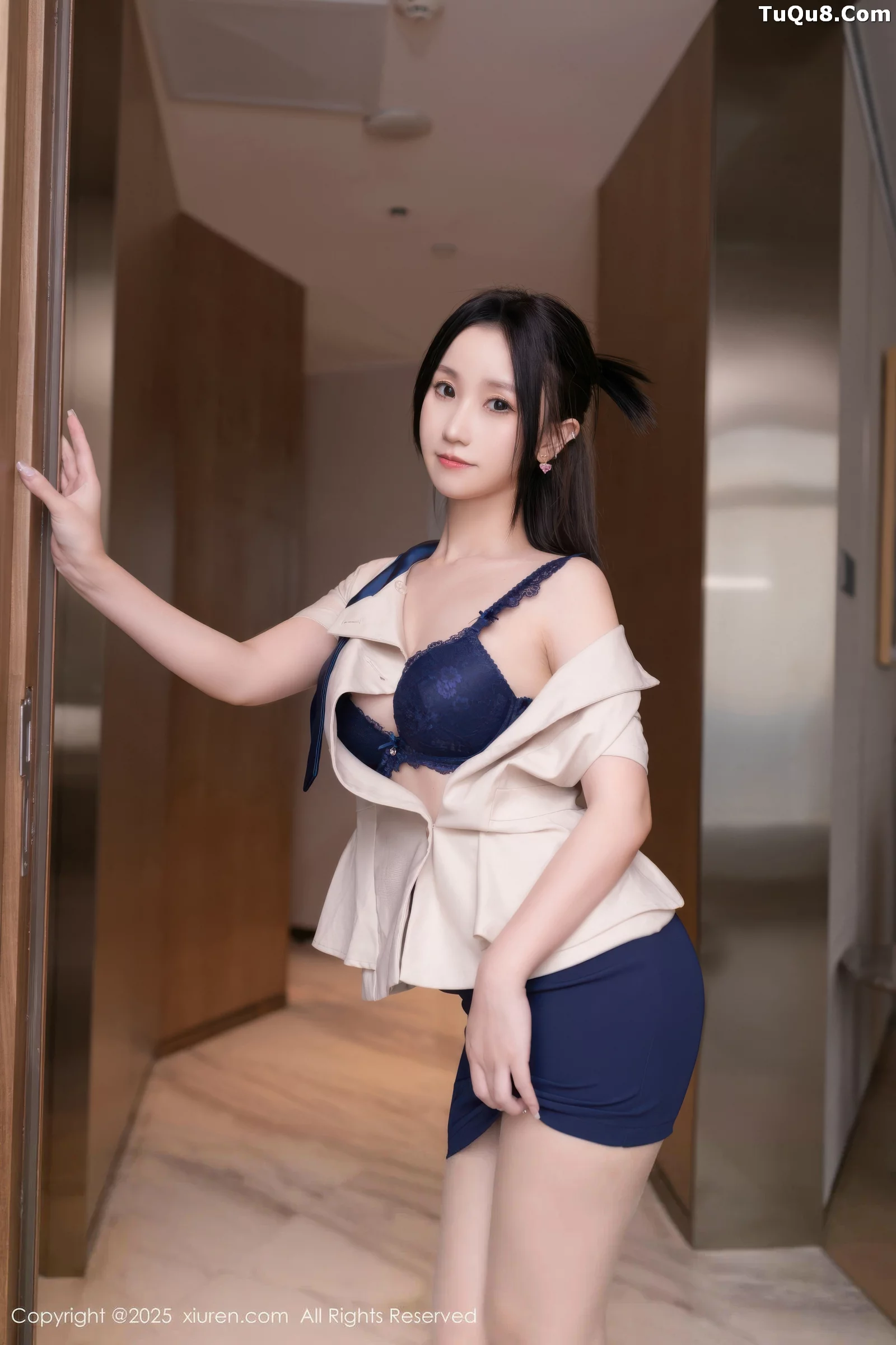 Xgyw.Org_[XiuRen秀人网]No.10697_模特杏子Yada性感OL服饰配超薄肉丝秀曼妙身姿撩人诱惑写真83P