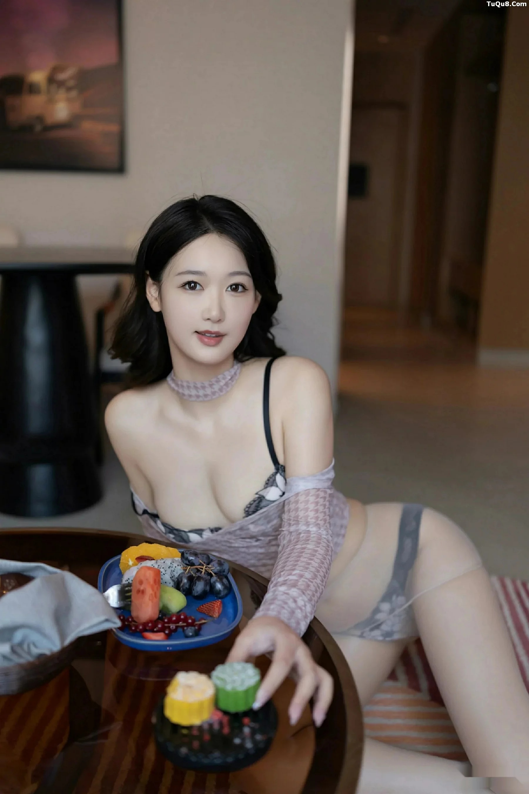 Xgyw.Org_[XiuRen秀人网]No.10795_模特唐安琪性感紫色短裙露黑色内衣配超薄肉丝秀曼妙身姿诱惑写真72P