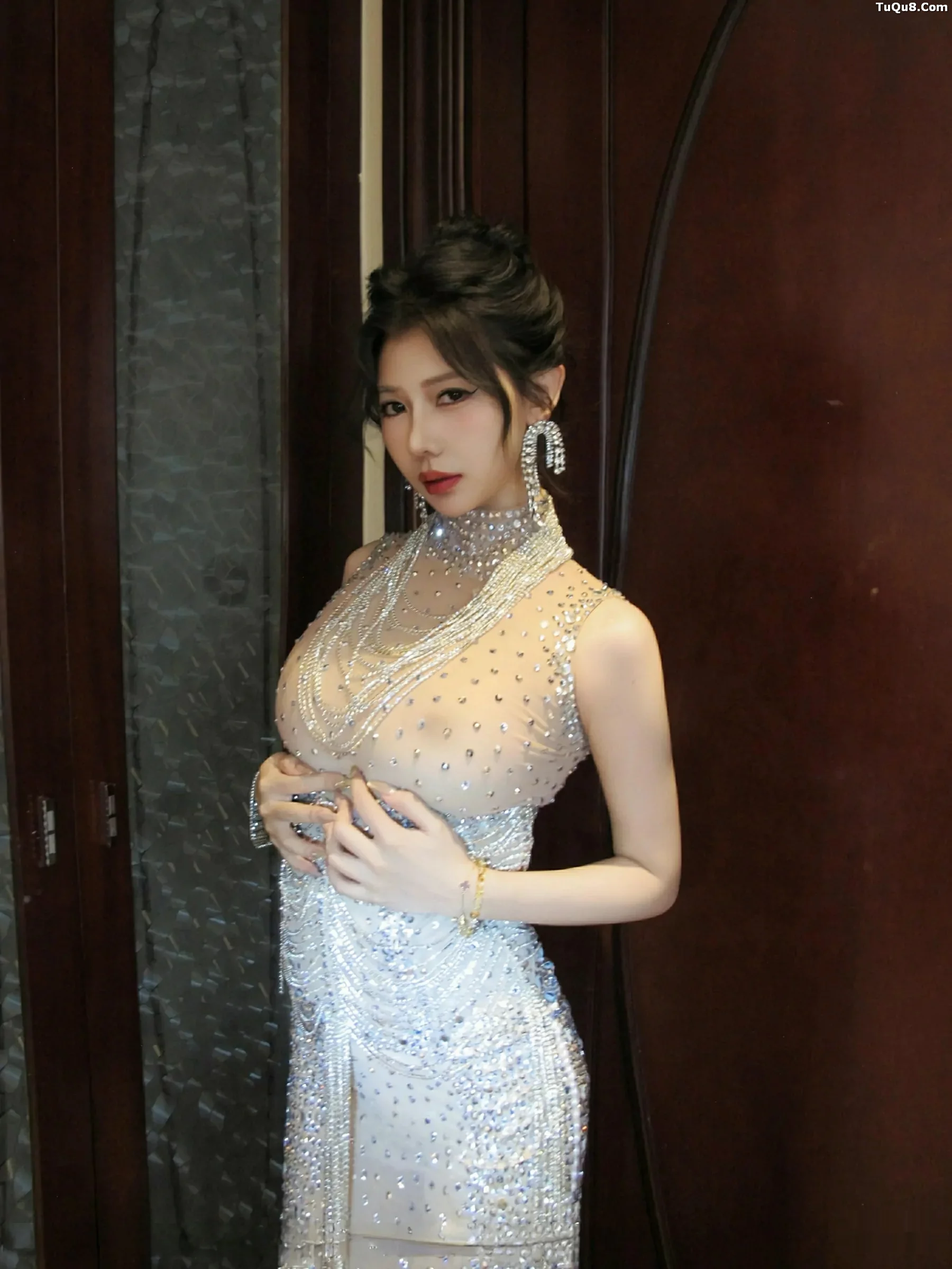 Xgyw.Org_[XiuRen秀人网]No.10802_模特尹甜甜sunny性感薄透闪亮连衣长裙秀完美身材迷人诱惑写真88P