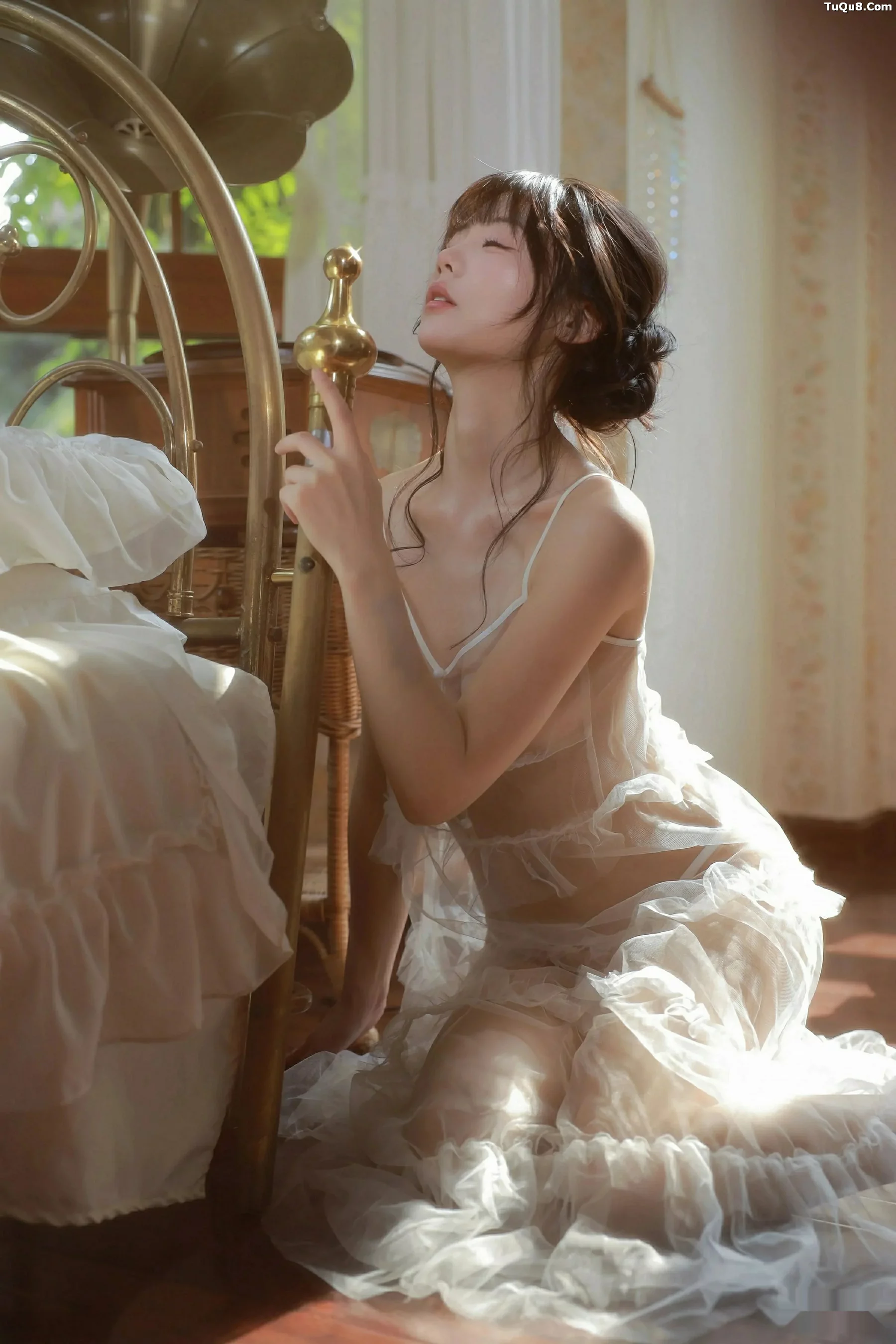 Xgyw.Org_[XiuRen秀人网]No.10799_模特佘贝拉Bella性感连衣长裙露白色情趣内衣秀完美身材诱惑写真73P