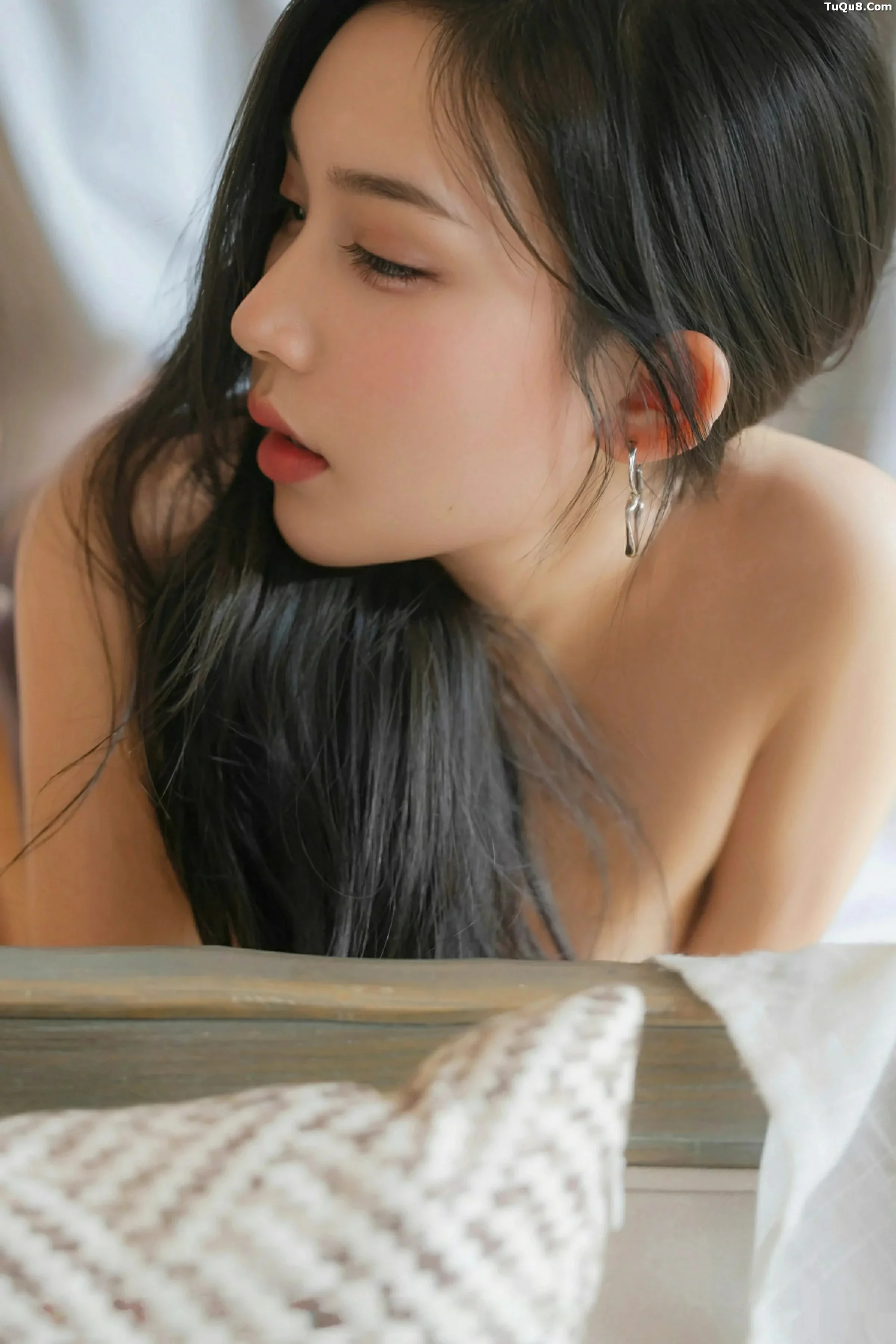 Xgyw.Org_[XiuRen秀人网]No.10801_模特小阿娇Gill性感紫色连衣长裙配白色丝袜秀完美身材诱惑写真70P