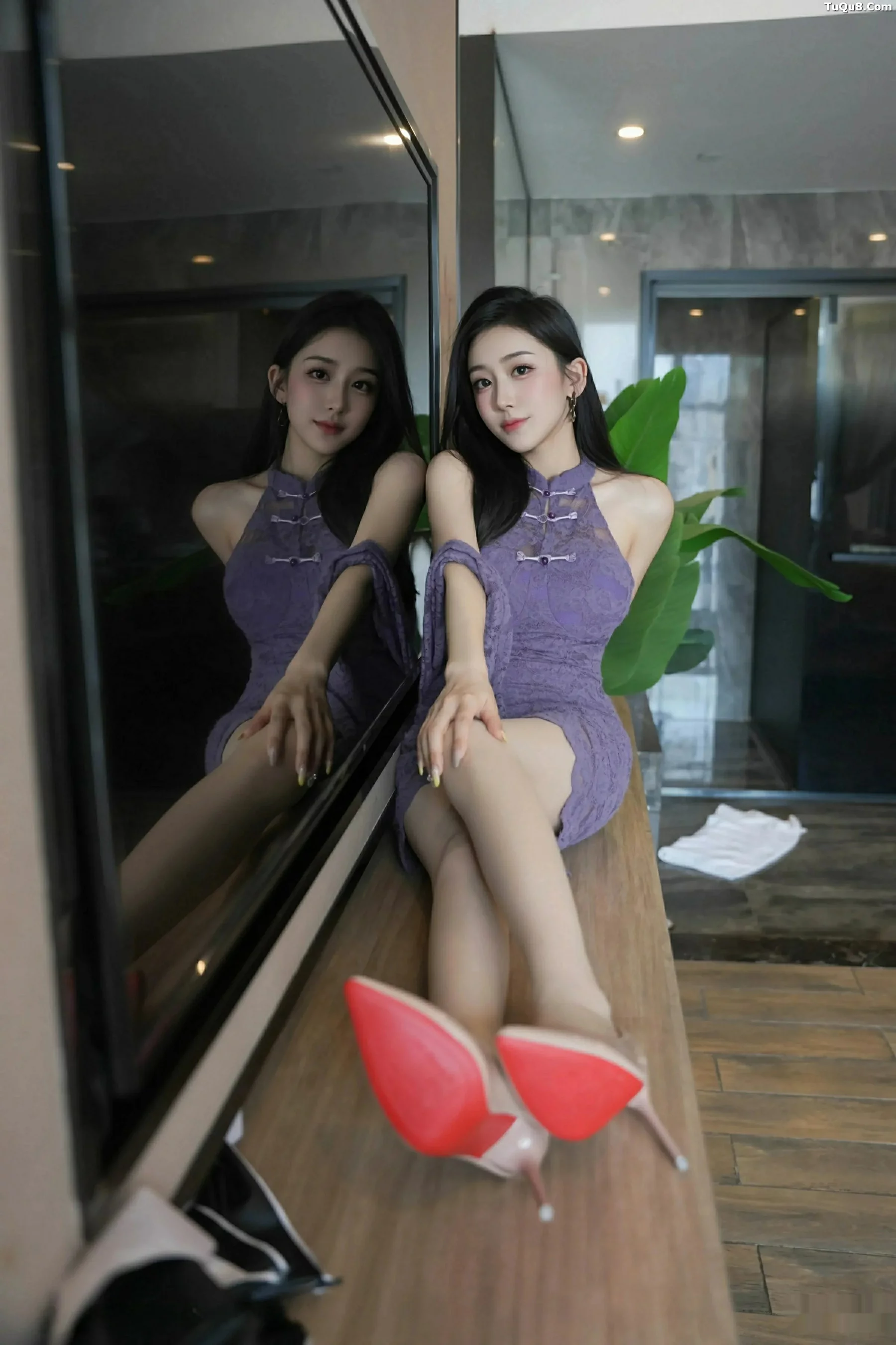 Xgyw.Org_[XiuRen秀人网]No.10801_模特小阿娇Gill性感紫色连衣长裙配白色丝袜秀完美身材诱惑写真70P