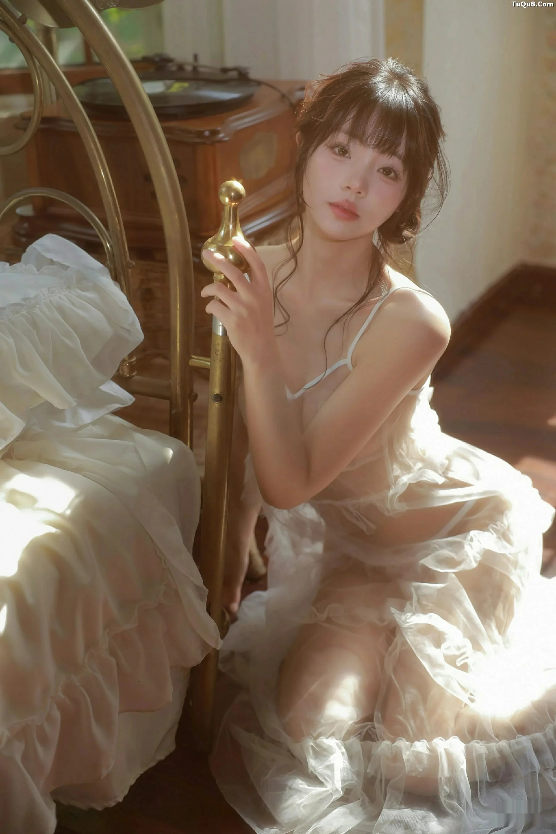 Xgyw.Org_[XiuRen秀人网]No.10799_模特佘贝拉Bella性感连衣长裙露白色情趣内衣秀完美身材诱惑写真73P