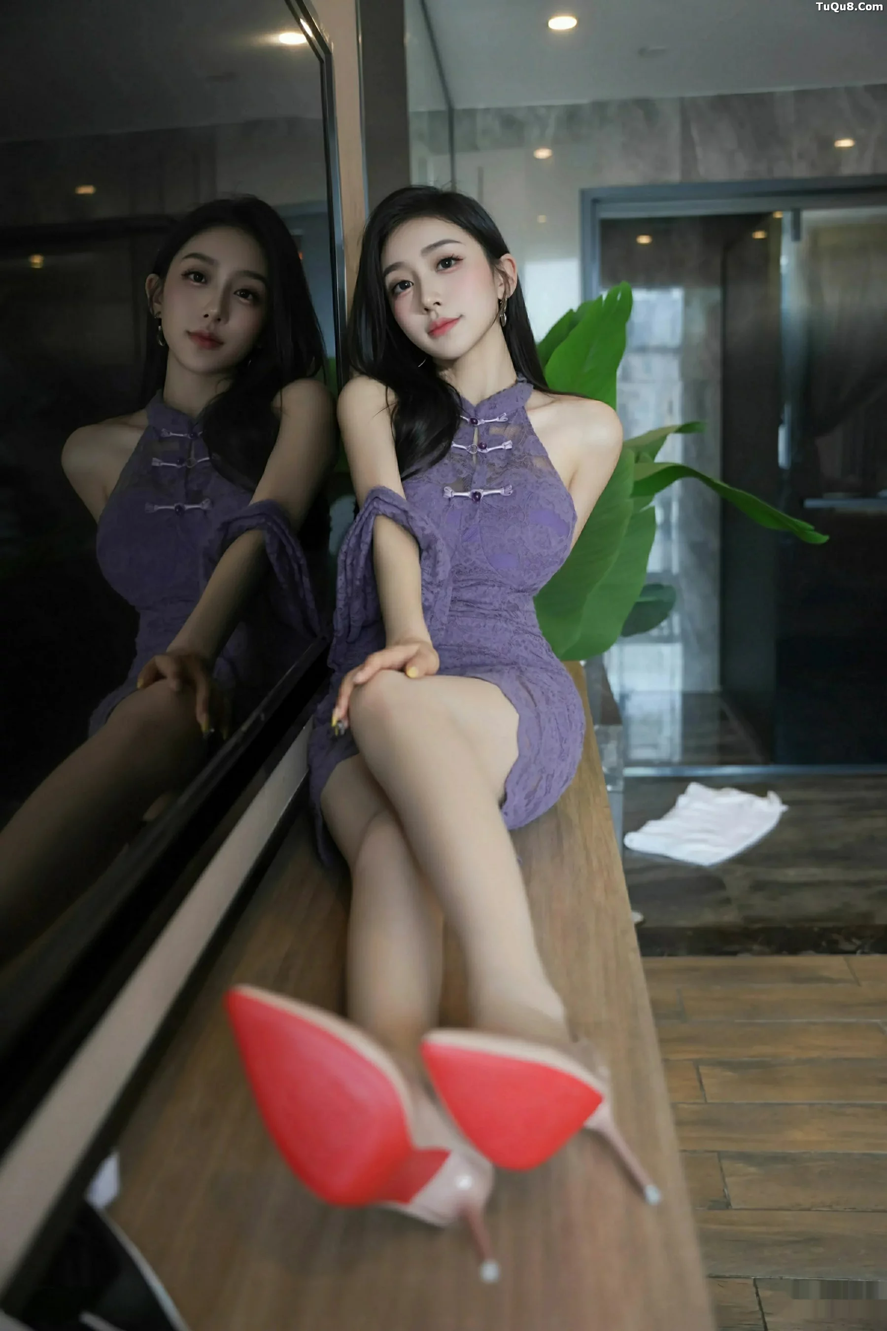 Xgyw.Org_[XiuRen秀人网]No.10801_模特小阿娇Gill性感紫色连衣长裙配白色丝袜秀完美身材诱惑写真70P