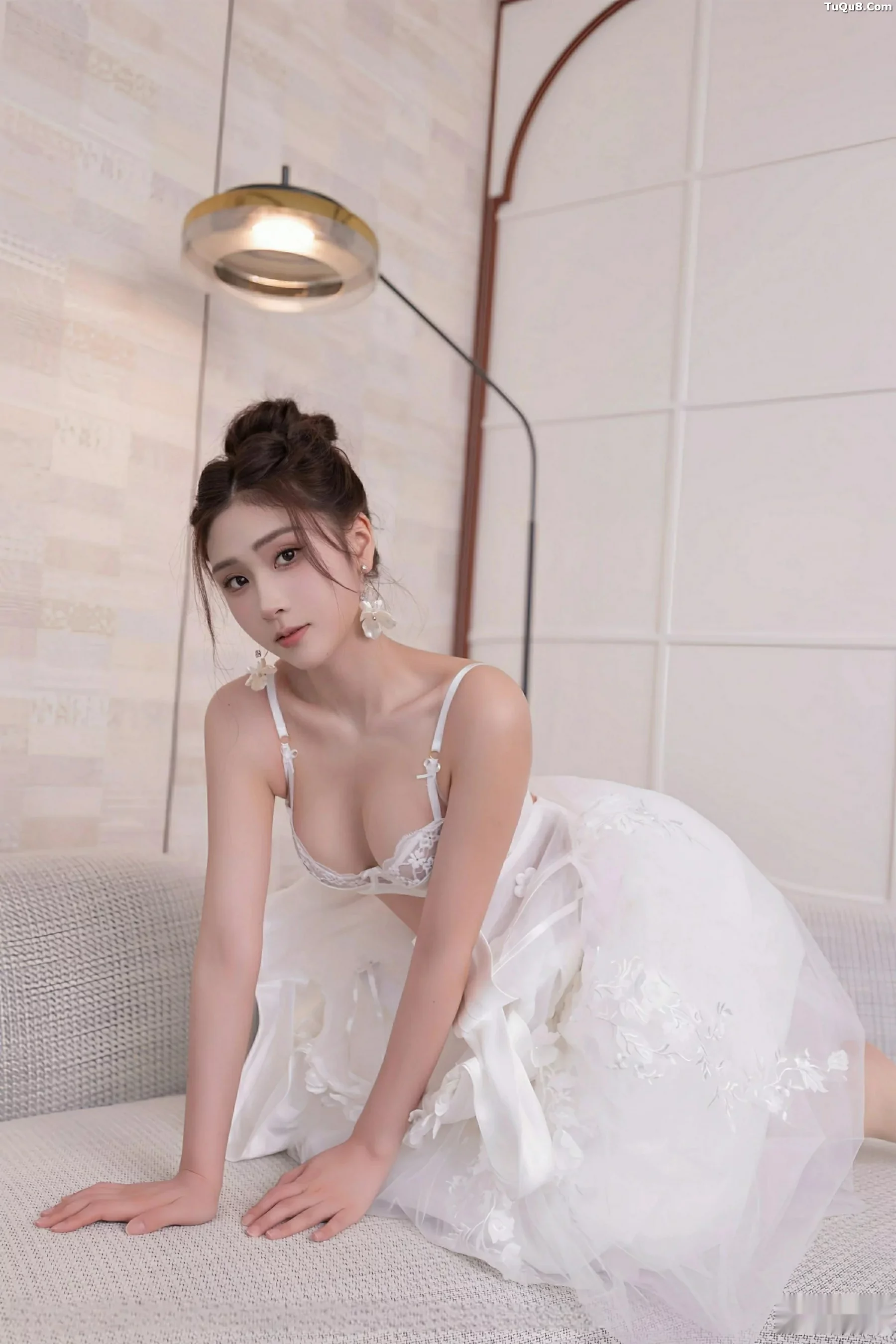 Xgyw.Org_[XiuRen秀人网]No.10814_模特刘婷婷性感白色婚纱露白色内衣配超薄肉丝秀美腿诱惑写真80P