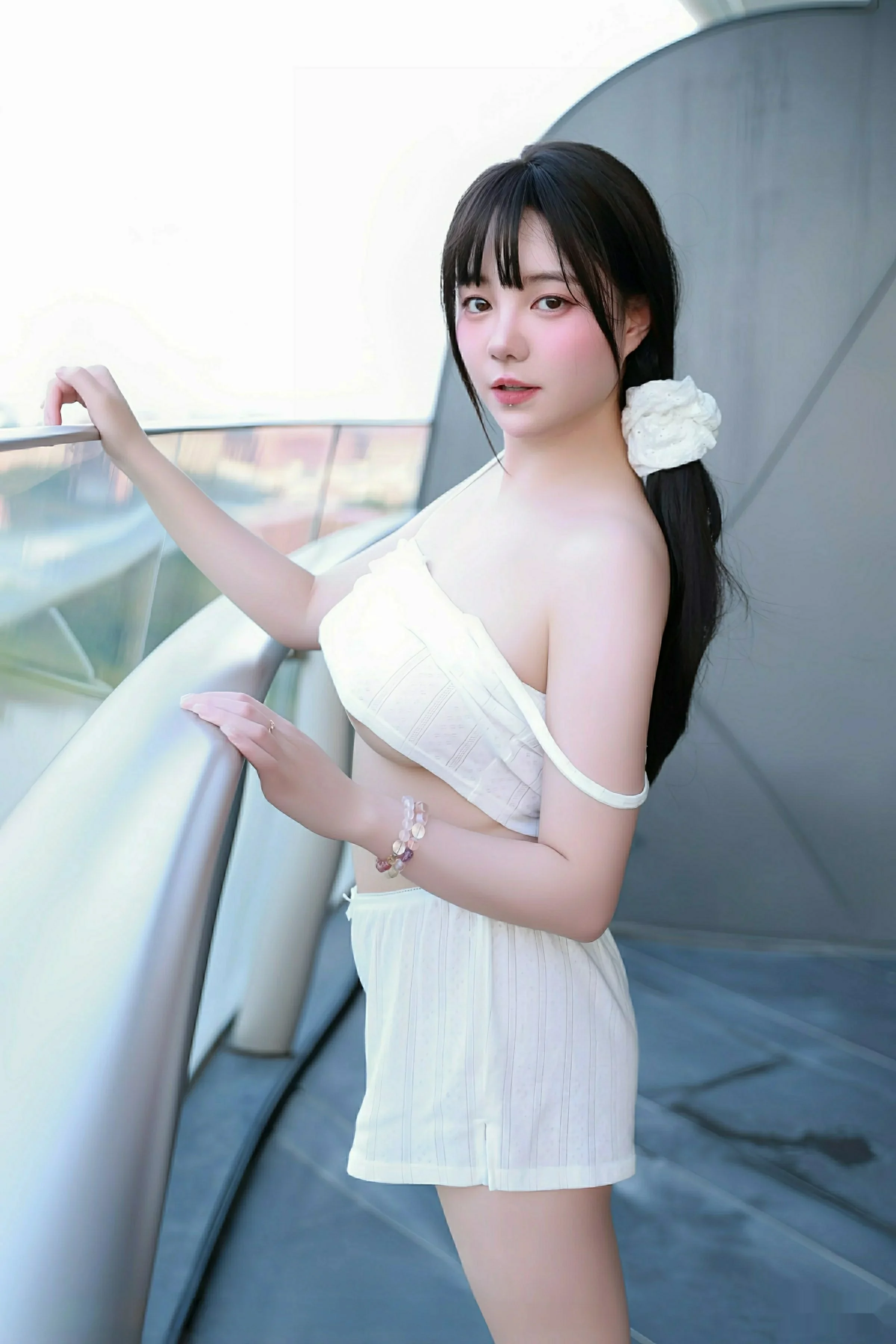 Xgyw.Org_[XiuRen秀人网]No.10841_模特软情性感白色低胸吊带配白色短裤秀丰腴身姿撩人诱惑写真70P