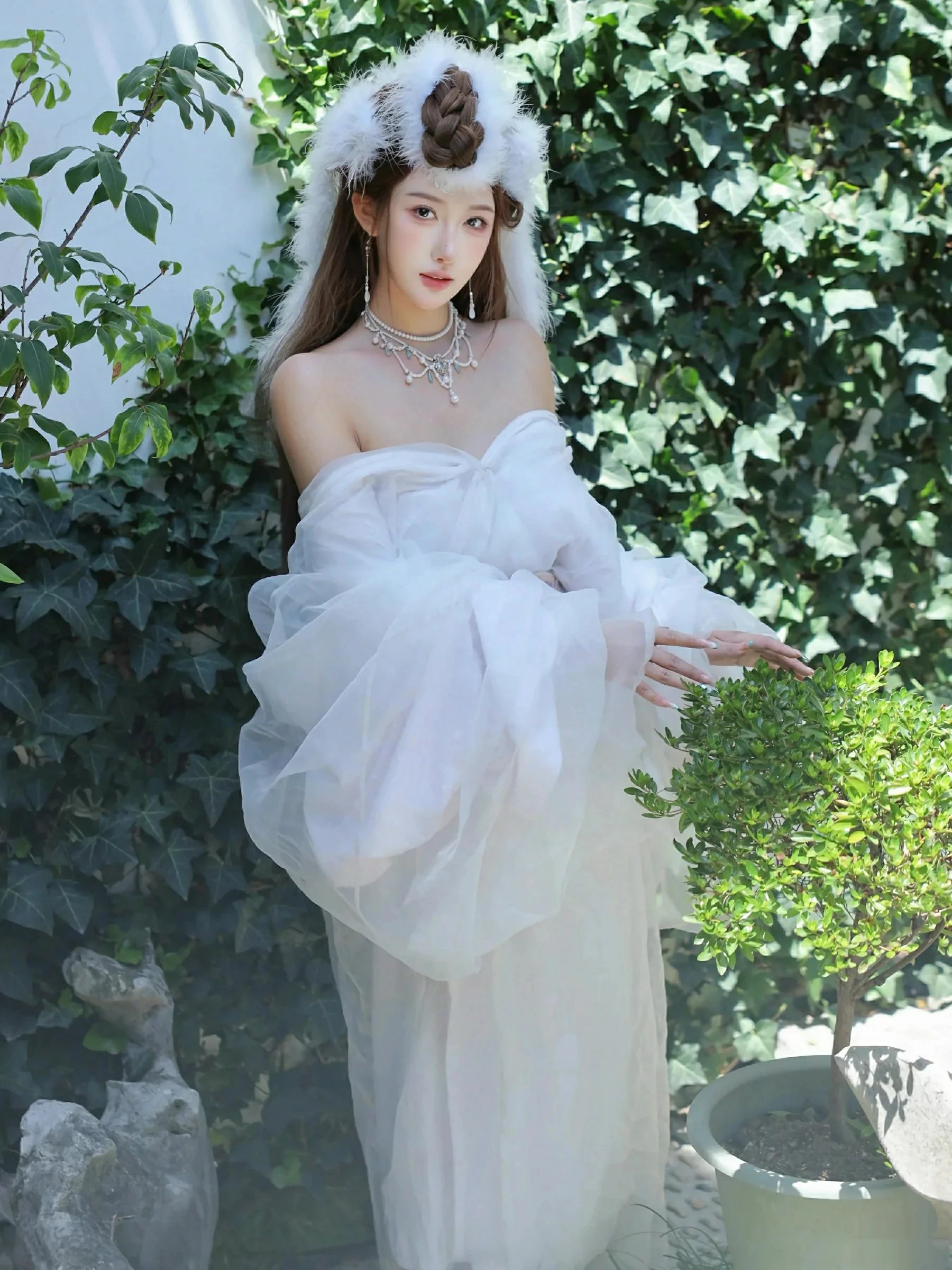 Xgyw.Org_[XiuRen秀人网]No.10843_模特金允希Yuki性感白色锦毛鼠装扮低胸秀丰腴身材完美诱惑写真78P